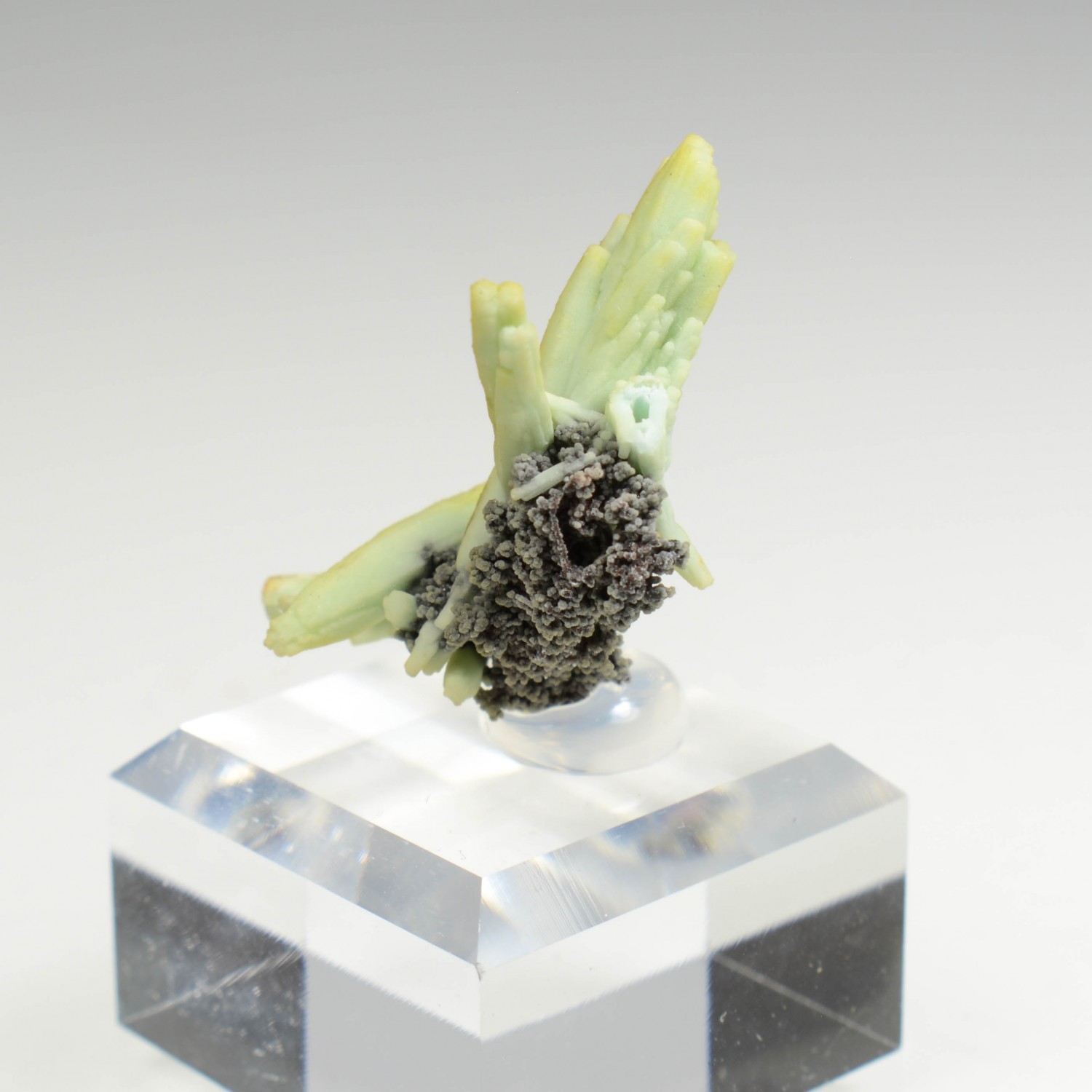Plumbogummite psm after pyromorphite - Yangshuo Mine, Guilin, Guangxi Province, China