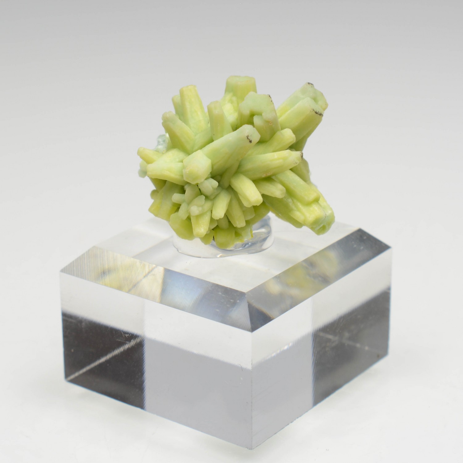 Plumbogummite psm après pyromorphite - Mine Yangshuo, Guilin, Province de Guangxi, Chine