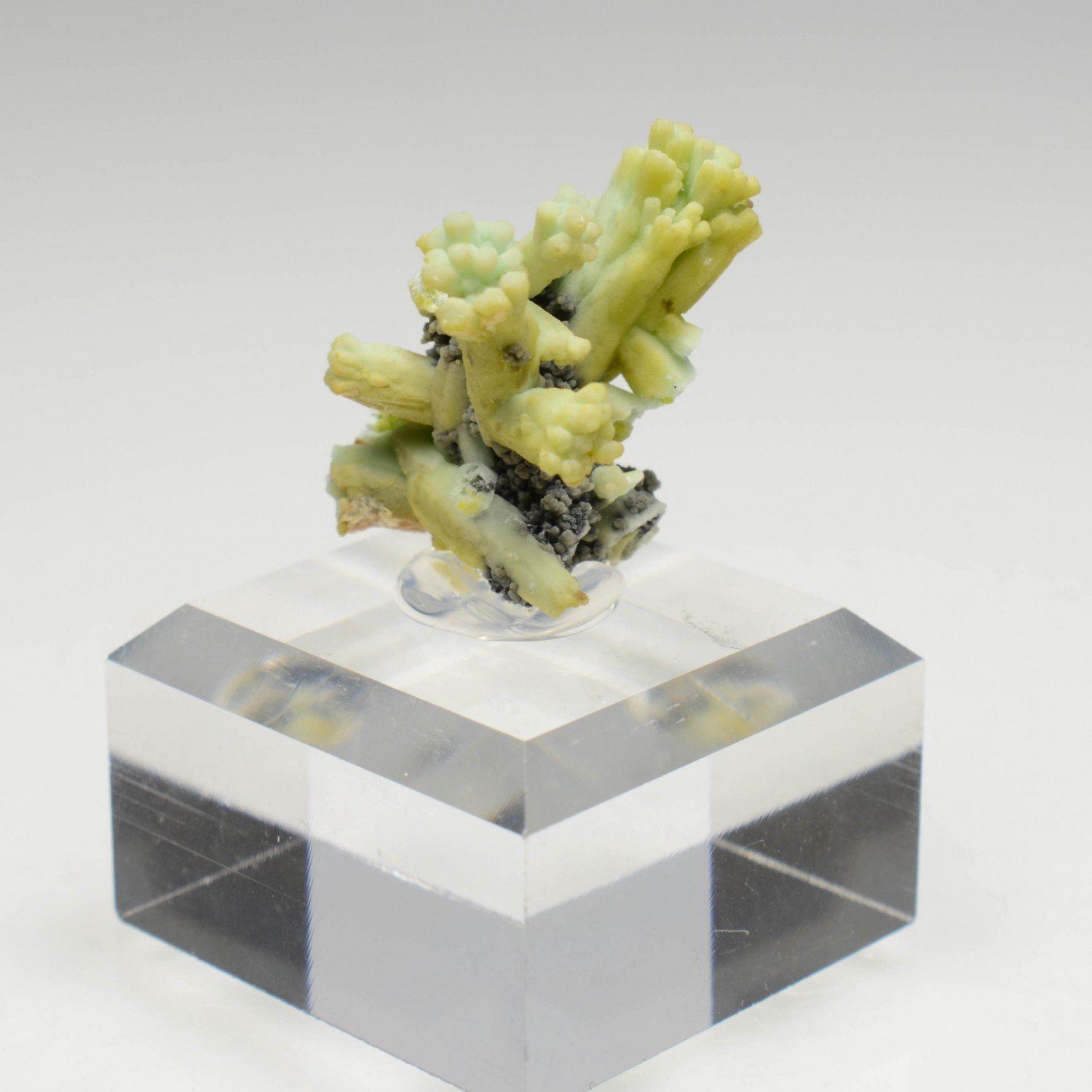 Plumbogummite psm after pyromorphite - Yangshuo Mine, Guilin, Guangxi Province, China