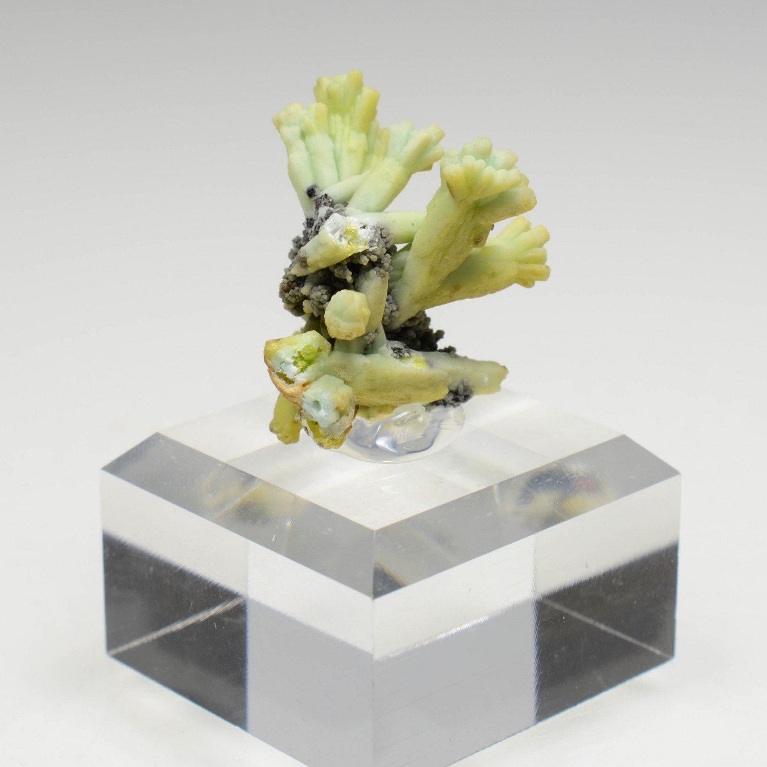 Plumbogummite psm after pyromorphite - Yangshuo Mine, Guilin, Guangxi Province, China