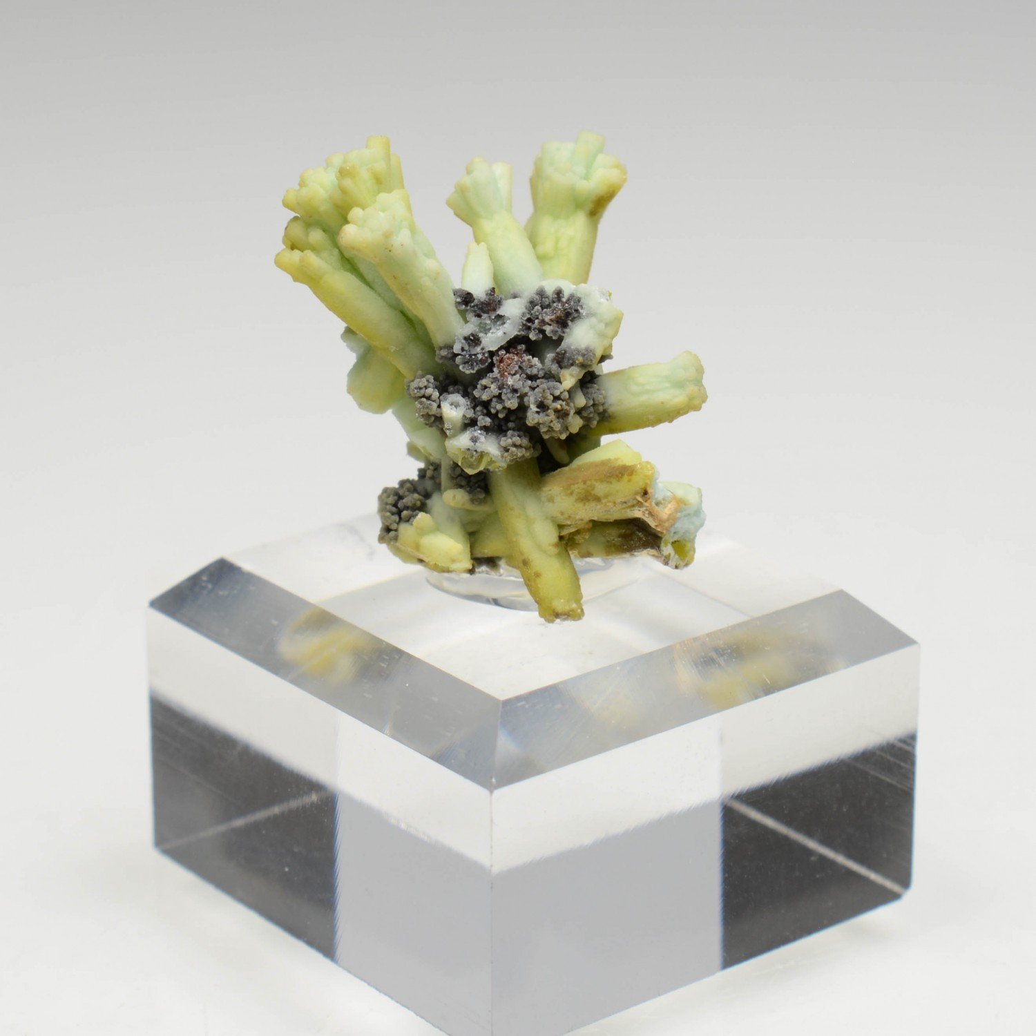 Plumbogummite psm after pyromorphite - Yangshuo Mine, Guilin, Guangxi Province, China
