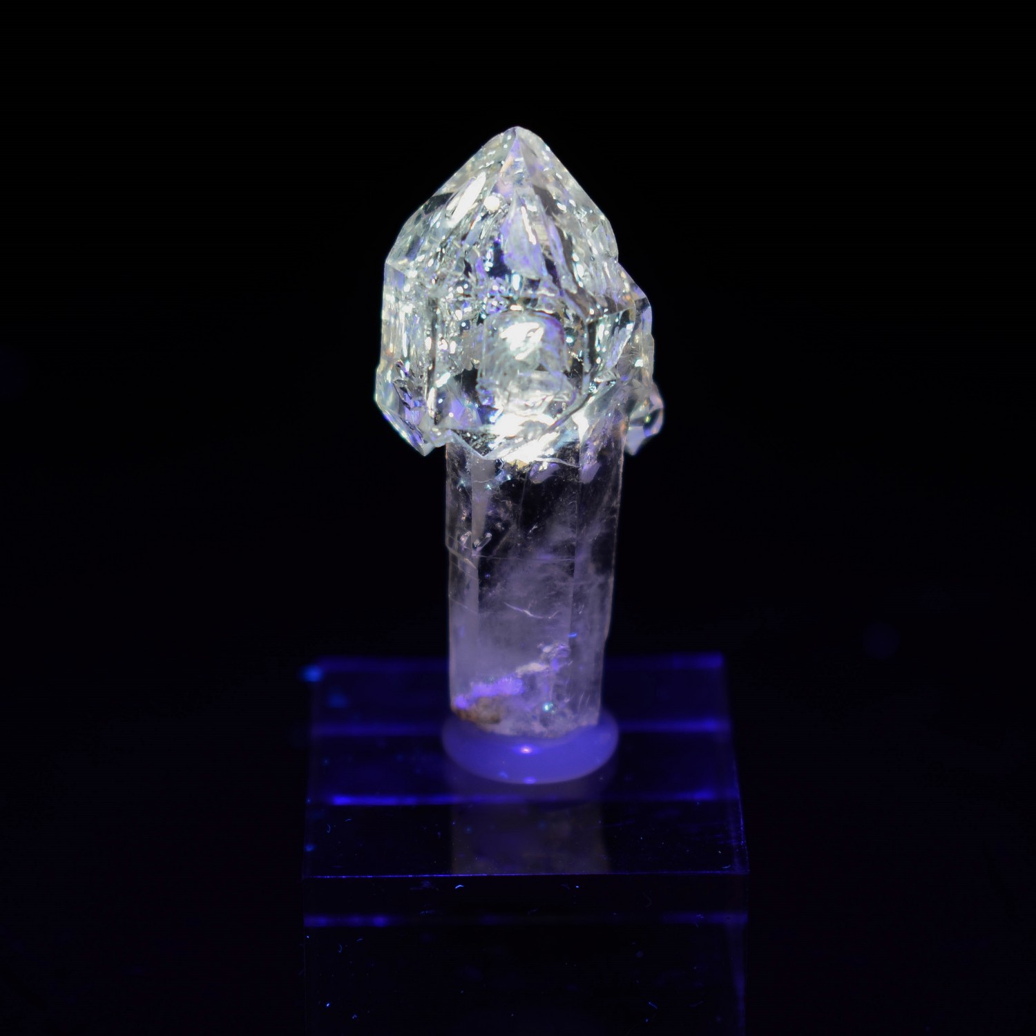 Firefly quartz with petroleum inclusions - Madirobe, Madagascar
