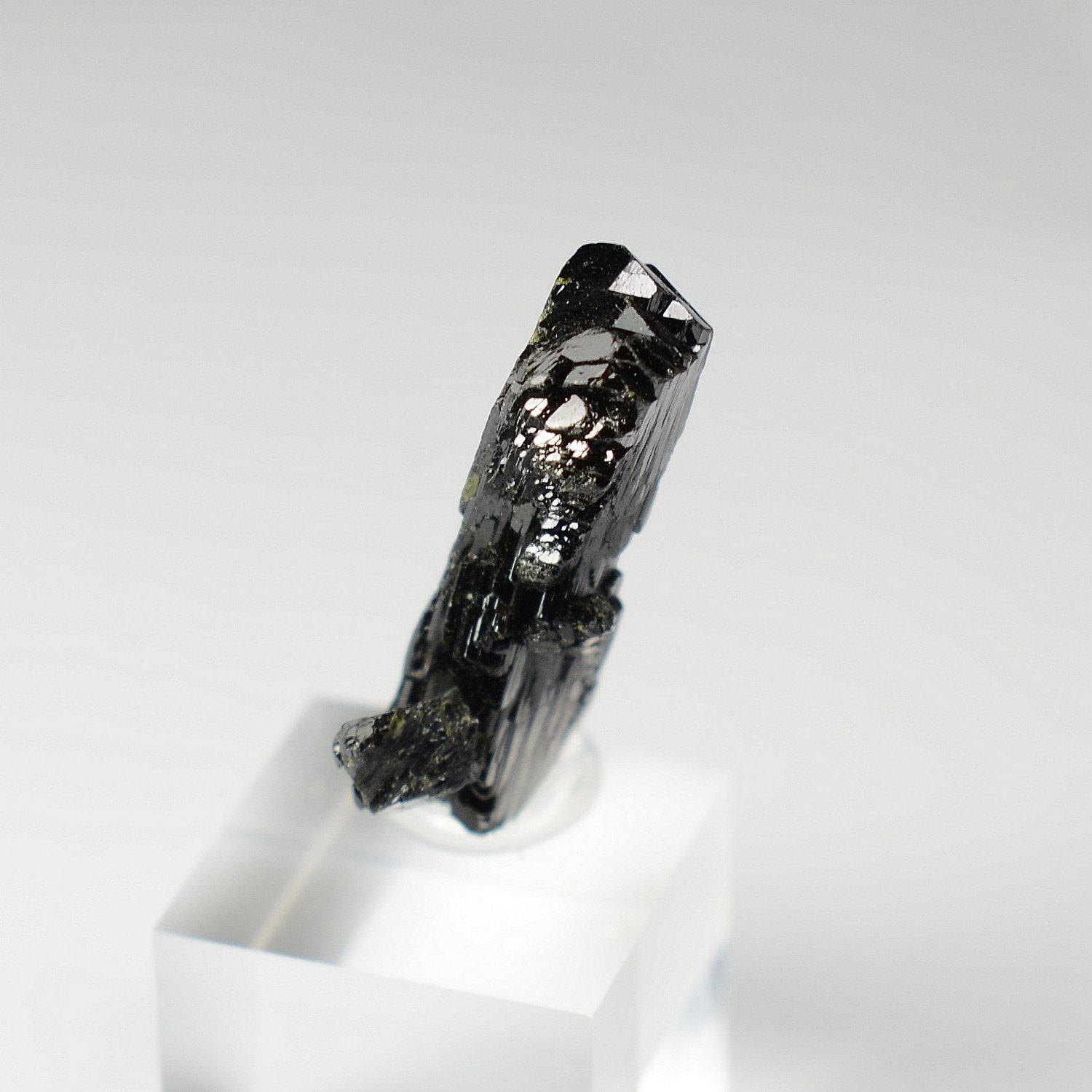 Epidote " bowtie " - Kharan district, Baluchistan, Pakistan