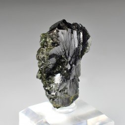Epidote " bowtie " - Kharan district, Baluchistan, Pakistan