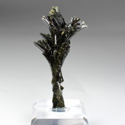 Epidote - District de Kharan, Baluchistan, Pakistan