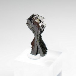 Epidote " bowtie " - Kharan district, Baluchistan, Pakistan