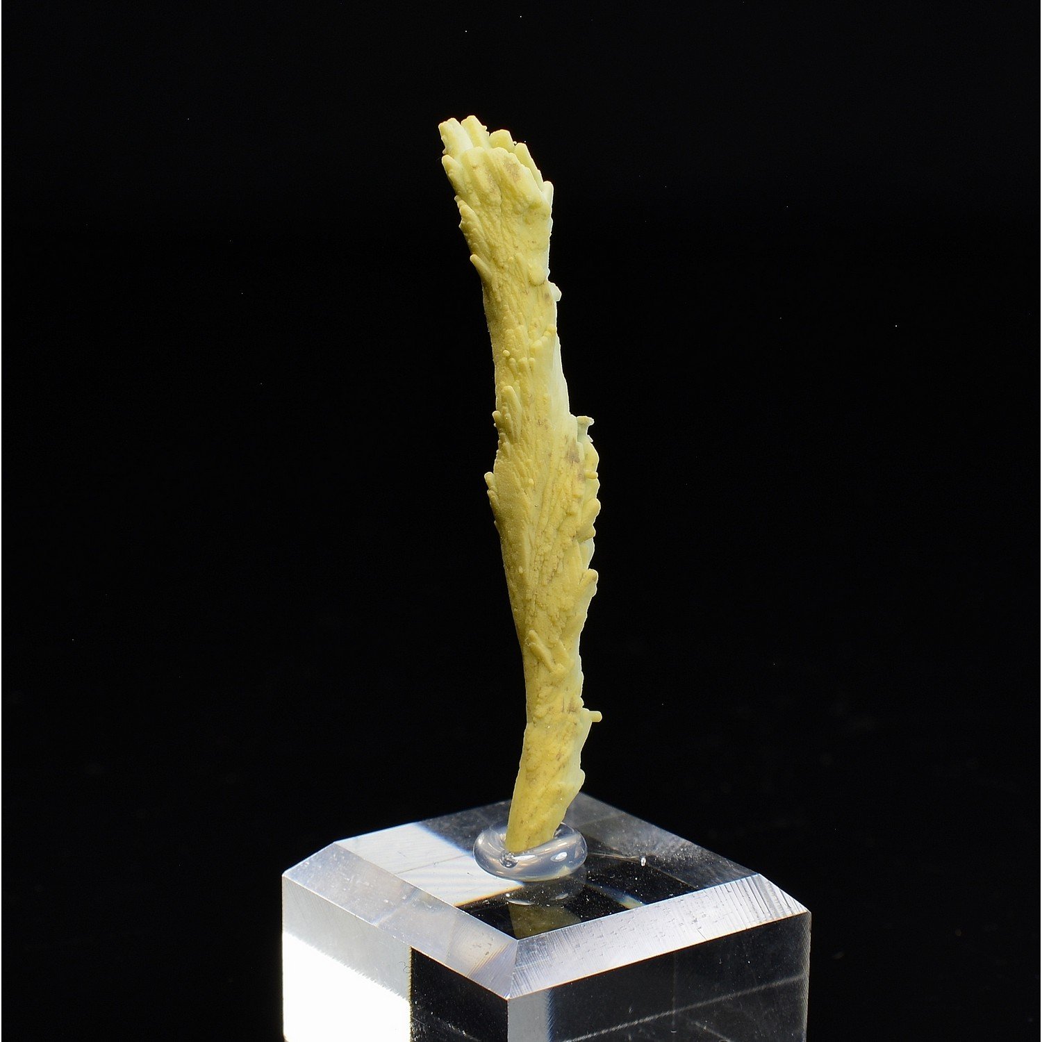 Plumbogummite psm après pyromorphite - Mine Yangshuo, Guilin, Province de Guangxi, Chine