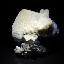 Calcite sur quartz - Massif du Mont-Blanc, Haute-Savoie, France