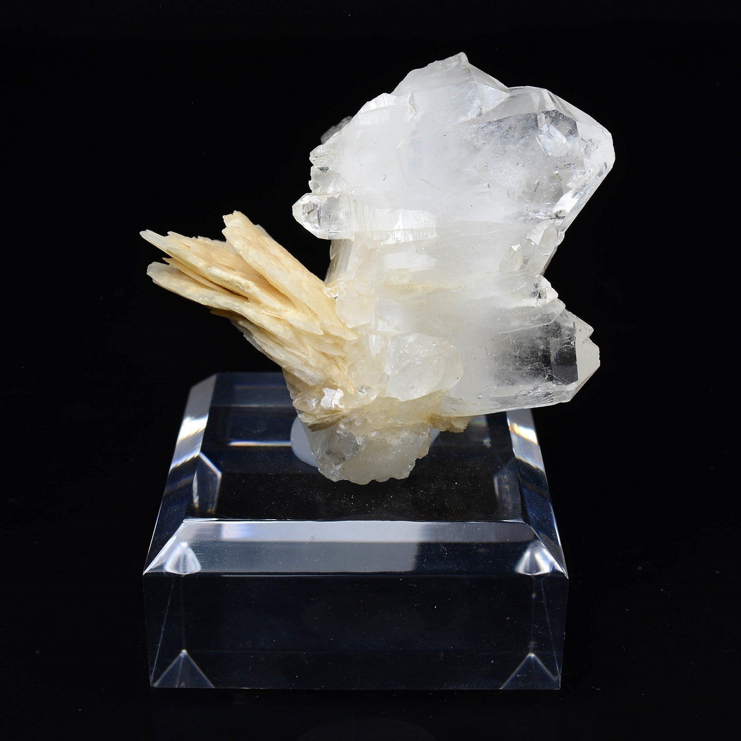 Quartz and calcite - La Table, Savoie, France