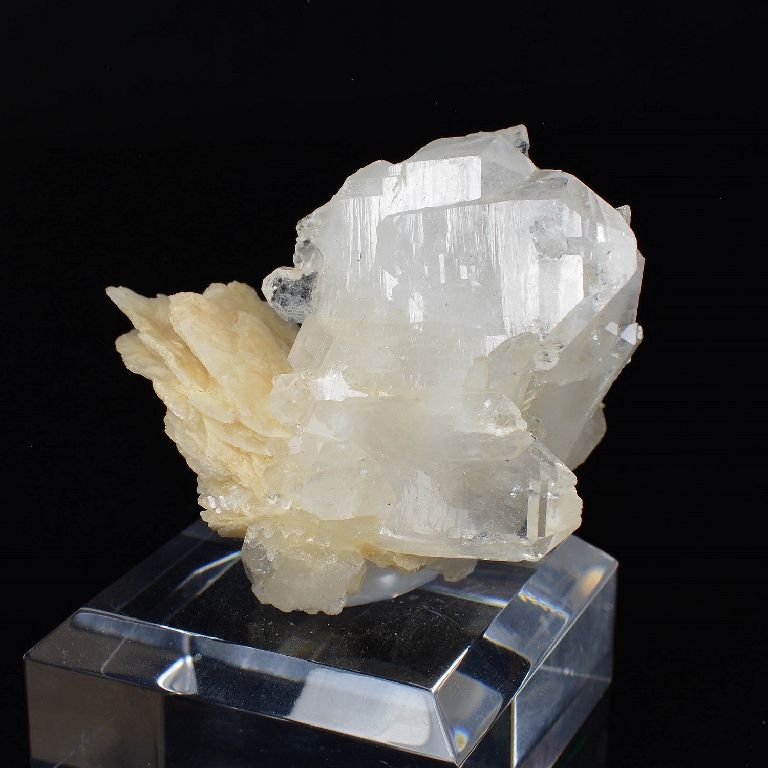 Quartz and calcite - La Table, Savoie, France