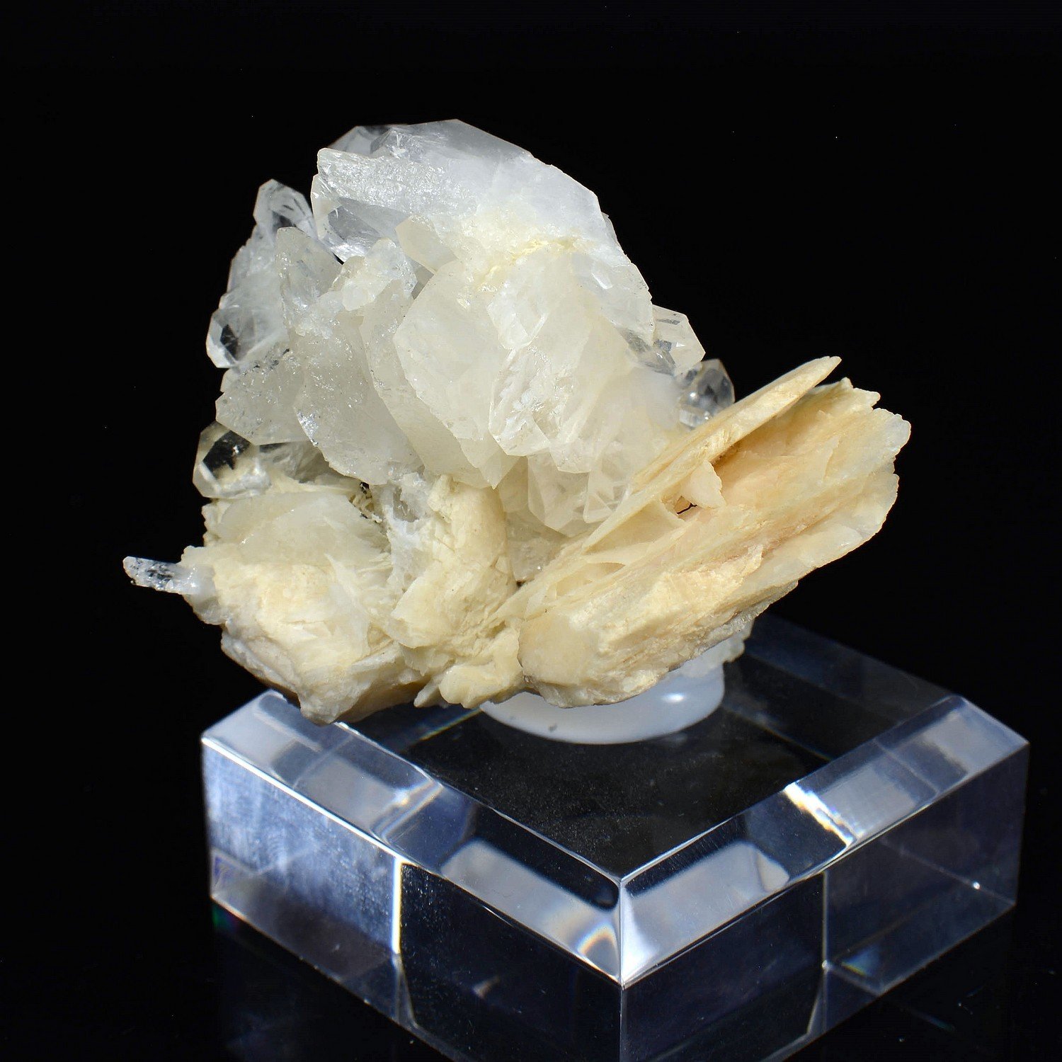 Quartz and calcite - La Table, Savoie, France