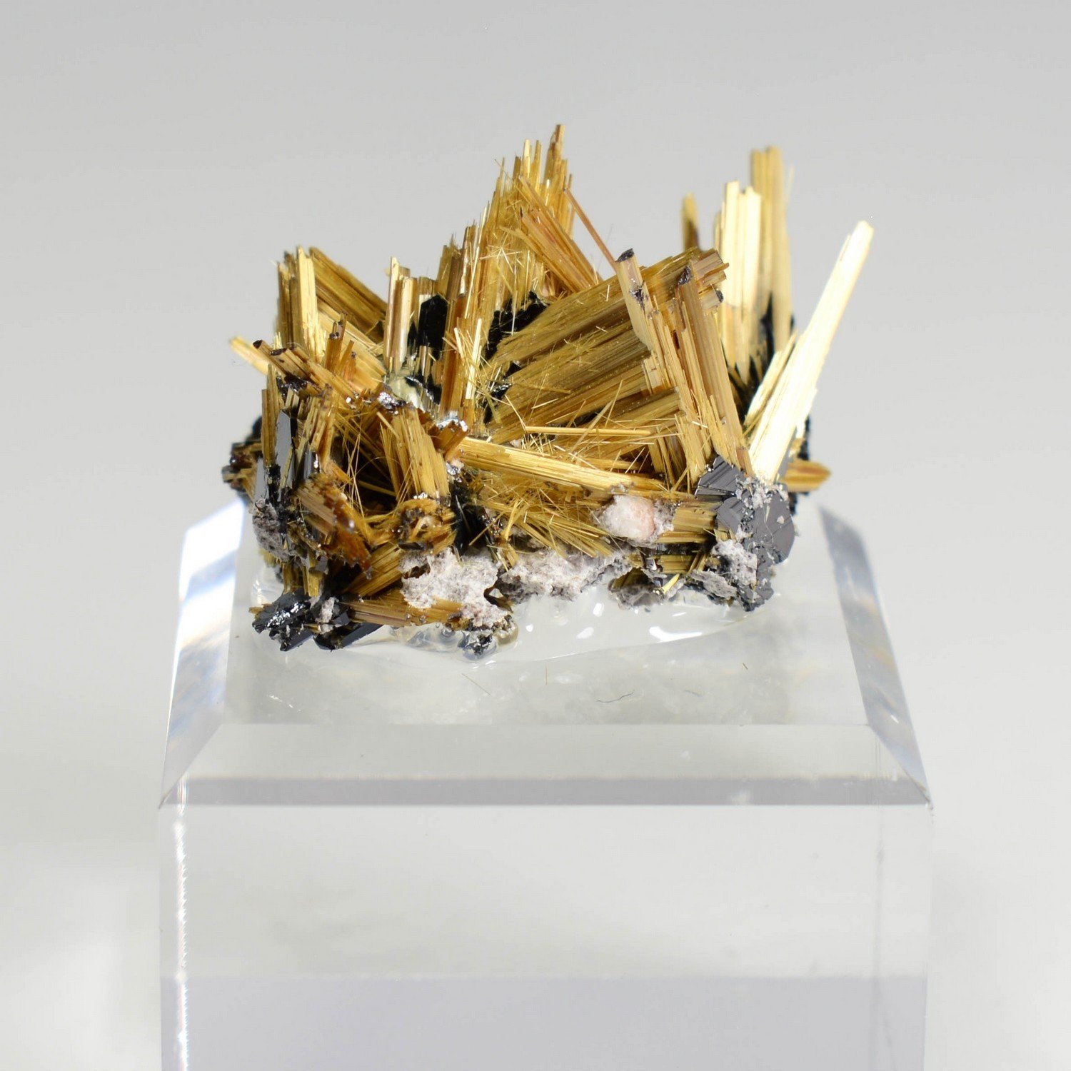 Rutile and hematite - Novo Horizonte, Bahia, Brazil