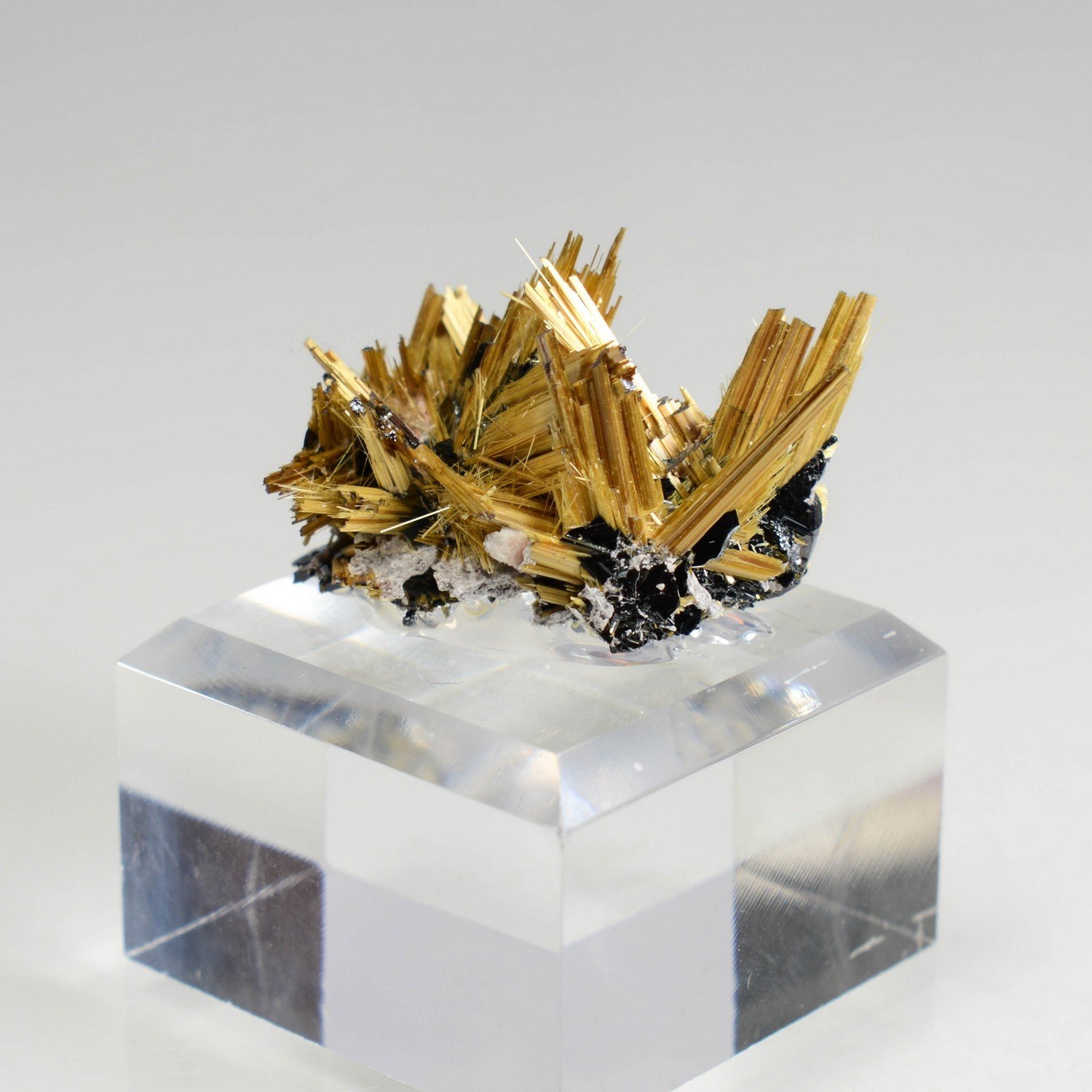 Rutile and hematite - Novo Horizonte, Bahia, Brazil