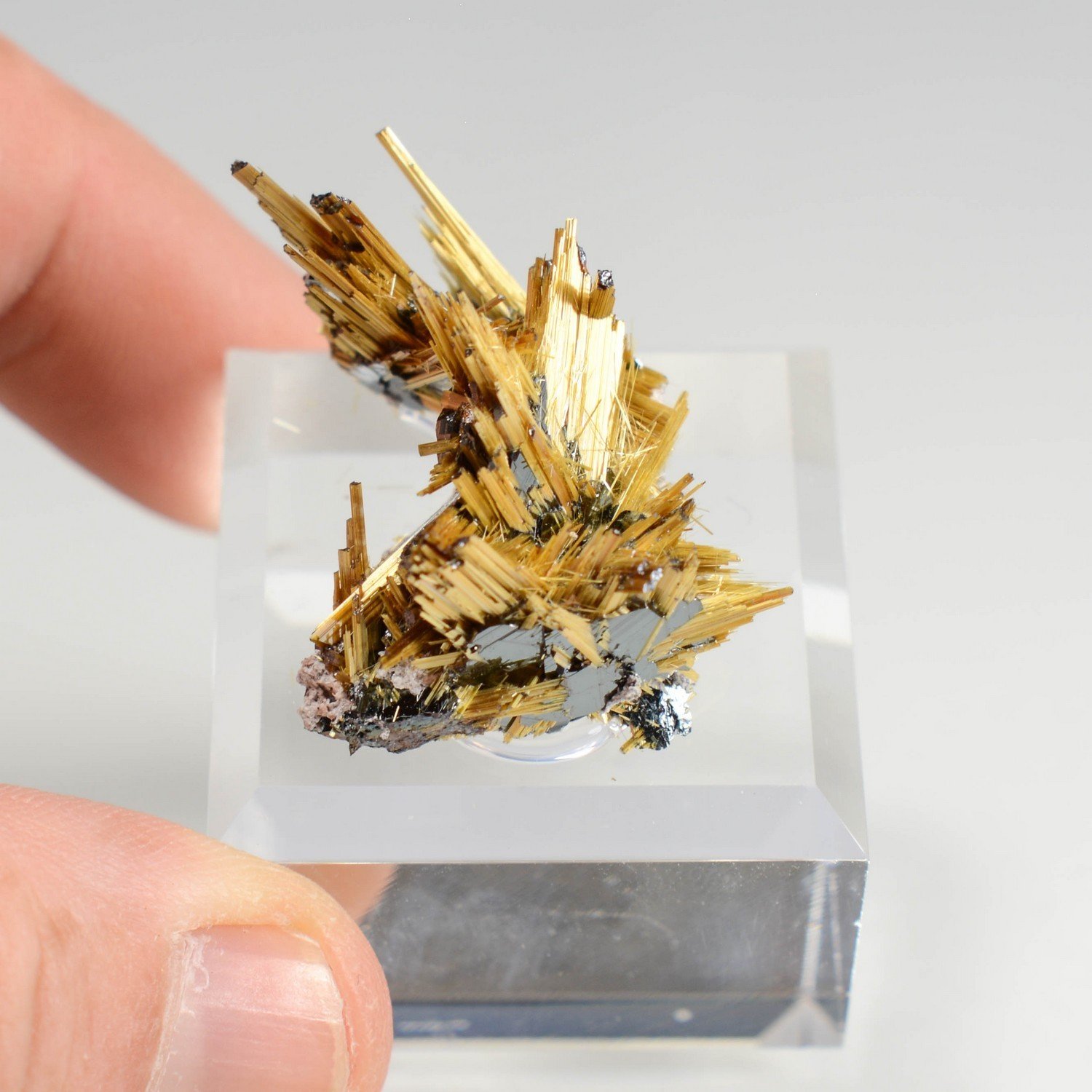 Rutile and hematite - Novo Horizonte, Bahia, Brazil