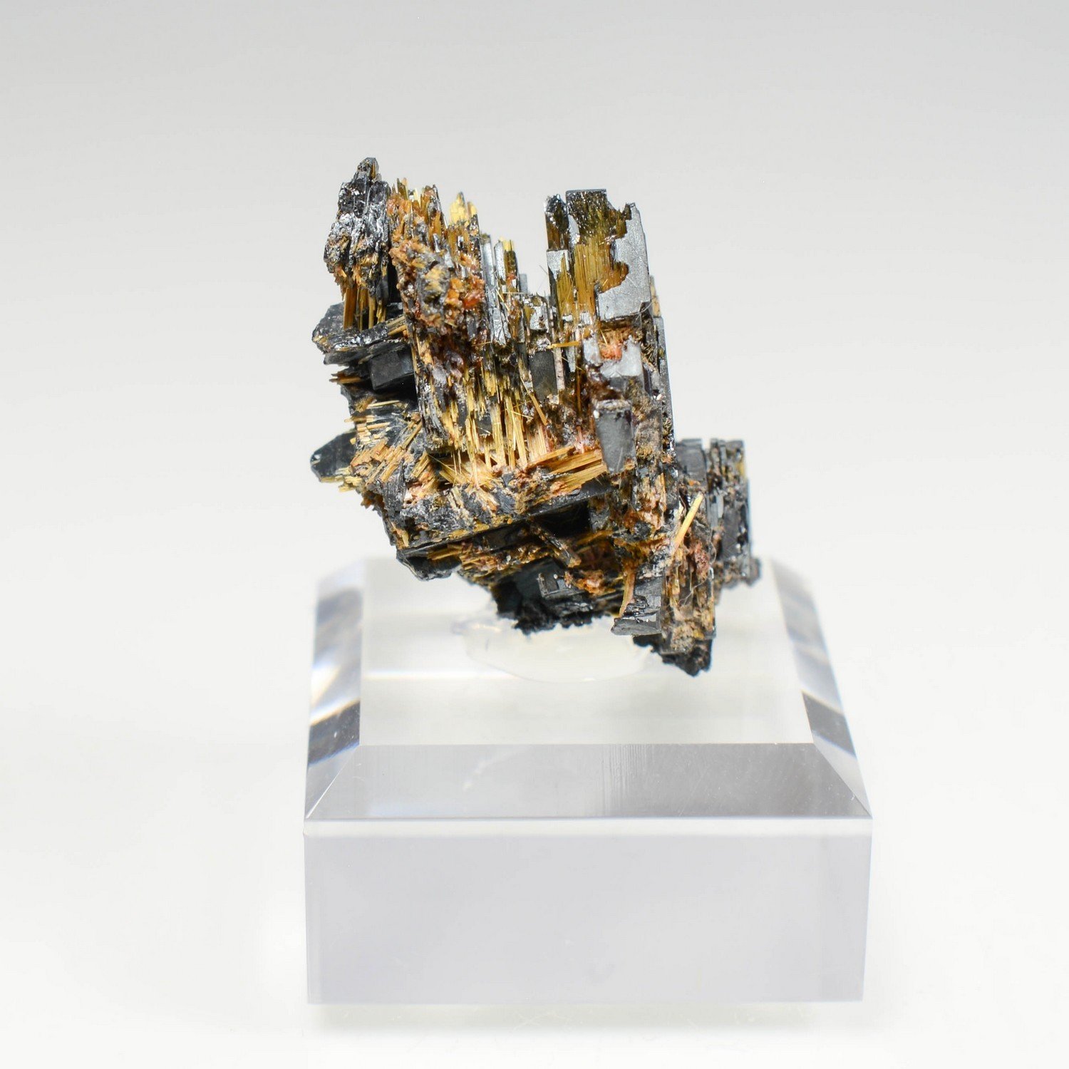 Rutile and hematite - Novo Horizonte, Bahia, Brazil