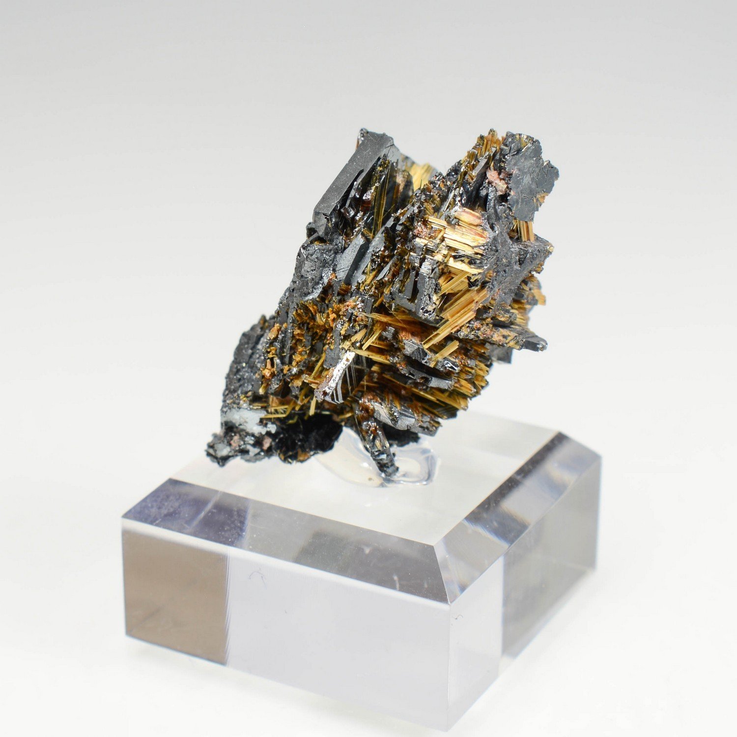 Rutile and hematite - Novo Horizonte, Bahia, Brazil