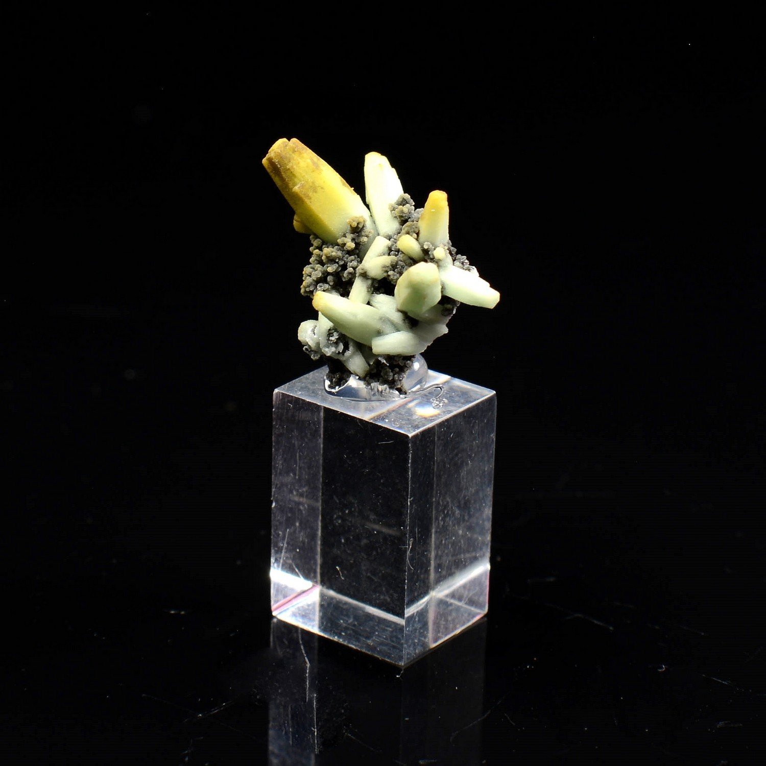 Plumbogummite psm after pyromorphite - Yangshuo Mine, China