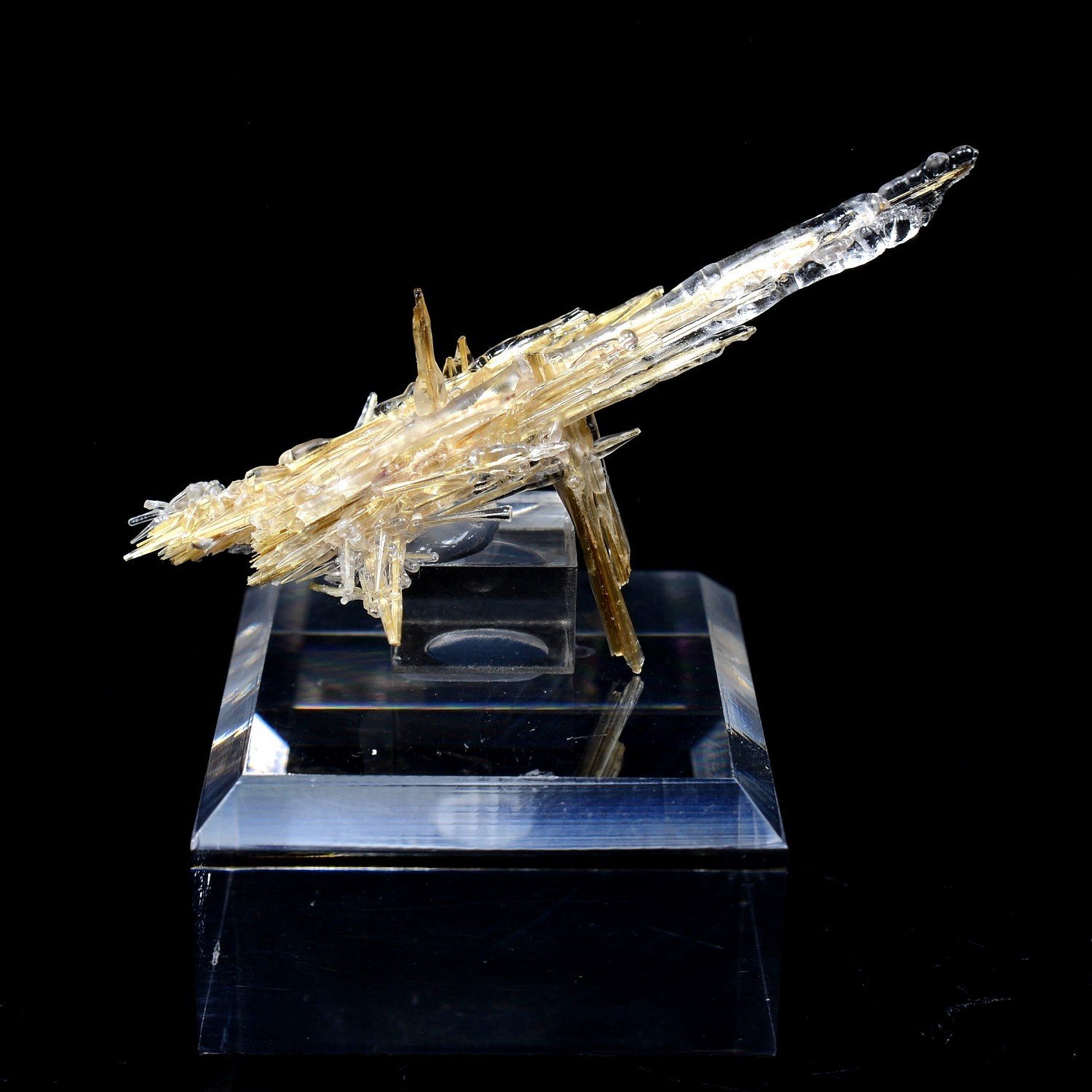 Hyalite opal on rutile - Novo Horizonte, Bahia, Brazil
