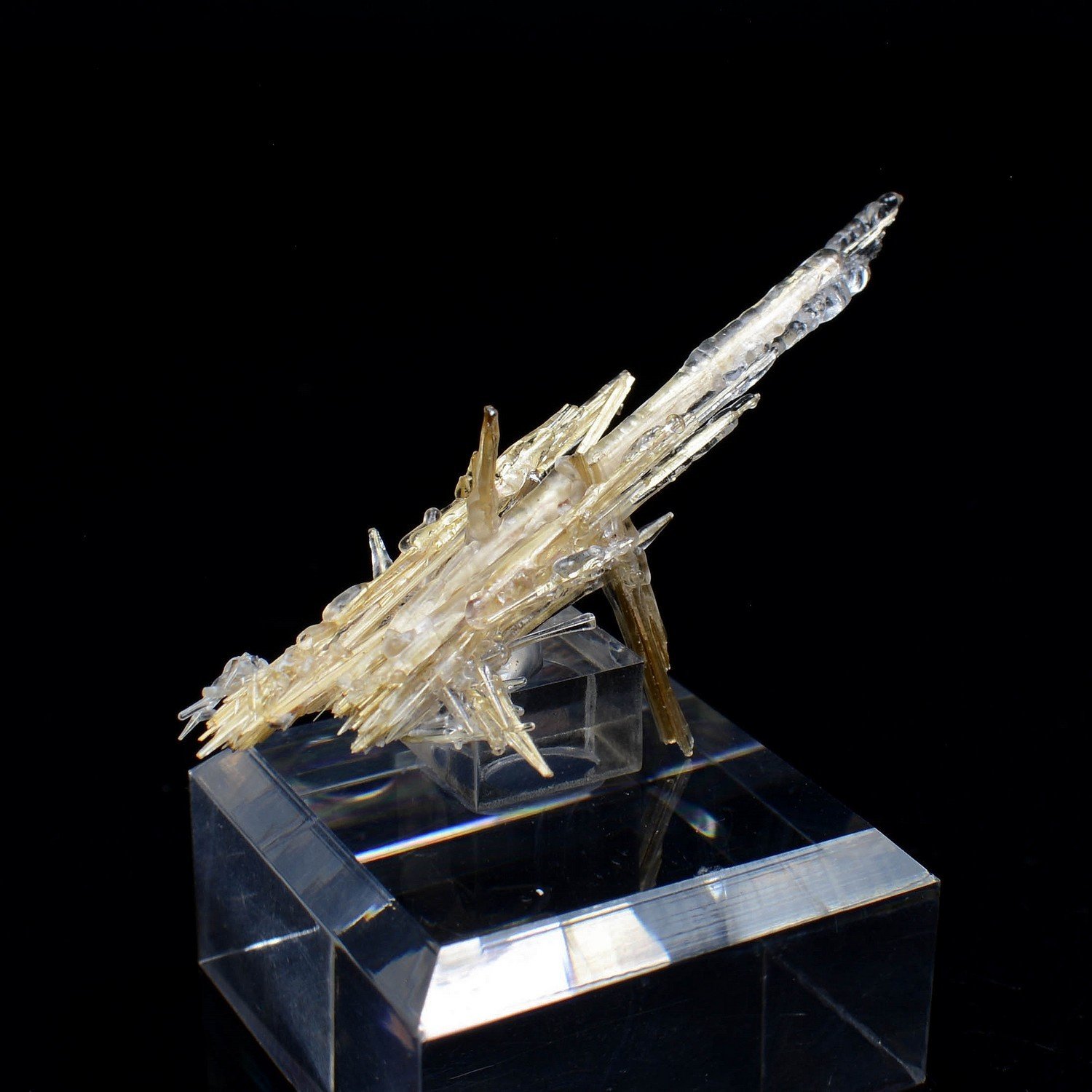Hyalite opal on rutile - Novo Horizonte, Bahia, Brazil