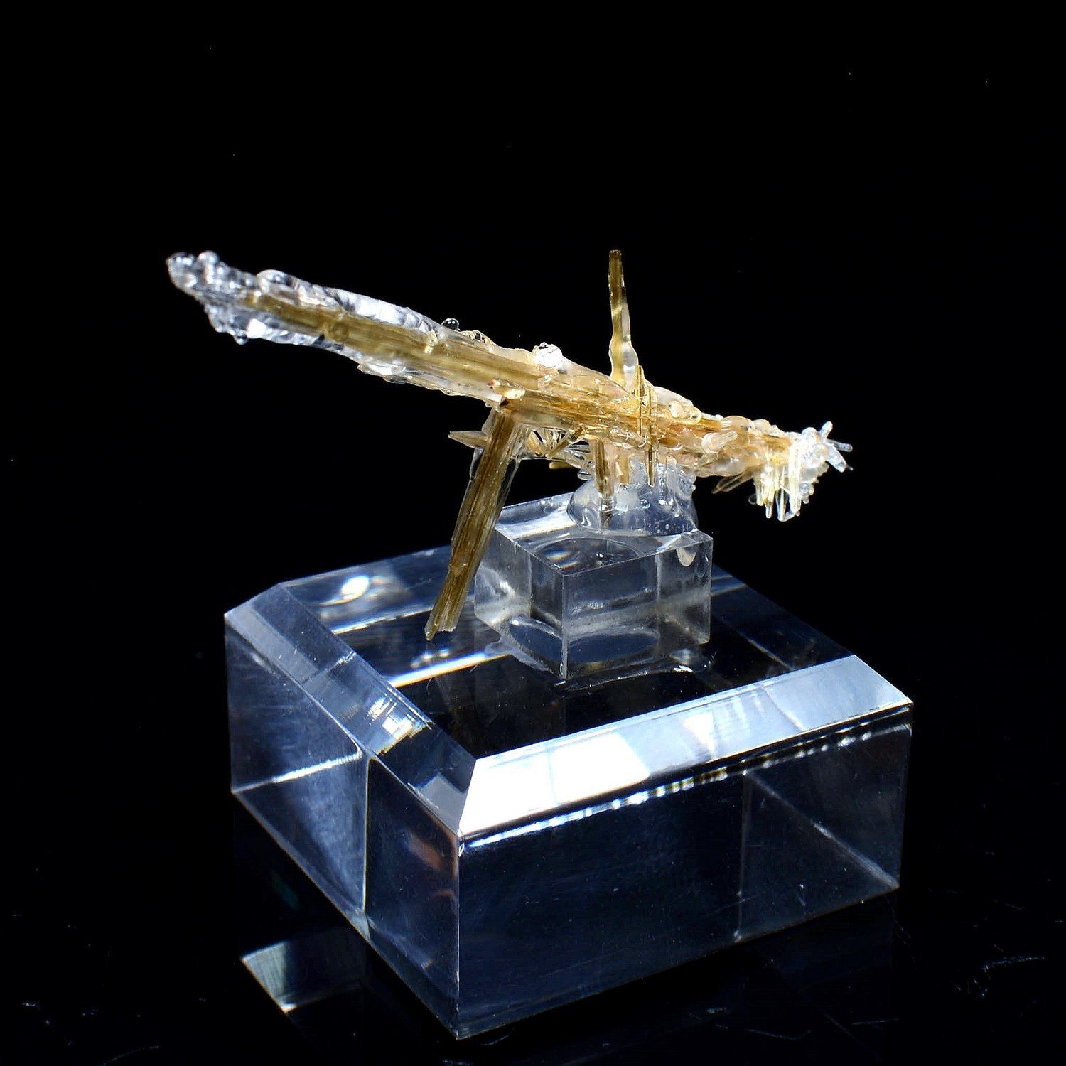 Hyalite opal on rutile - Novo Horizonte, Bahia, Brazil