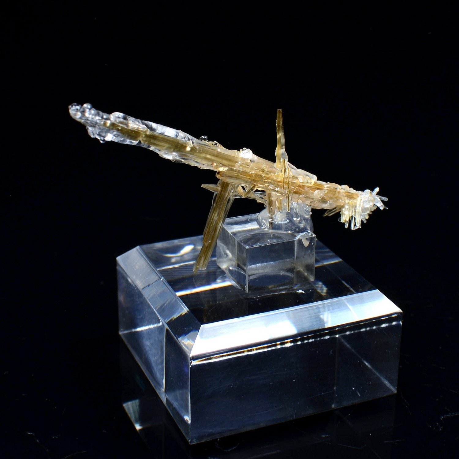 Hyalite opal on rutile - Novo Horizonte, Bahia, Brazil