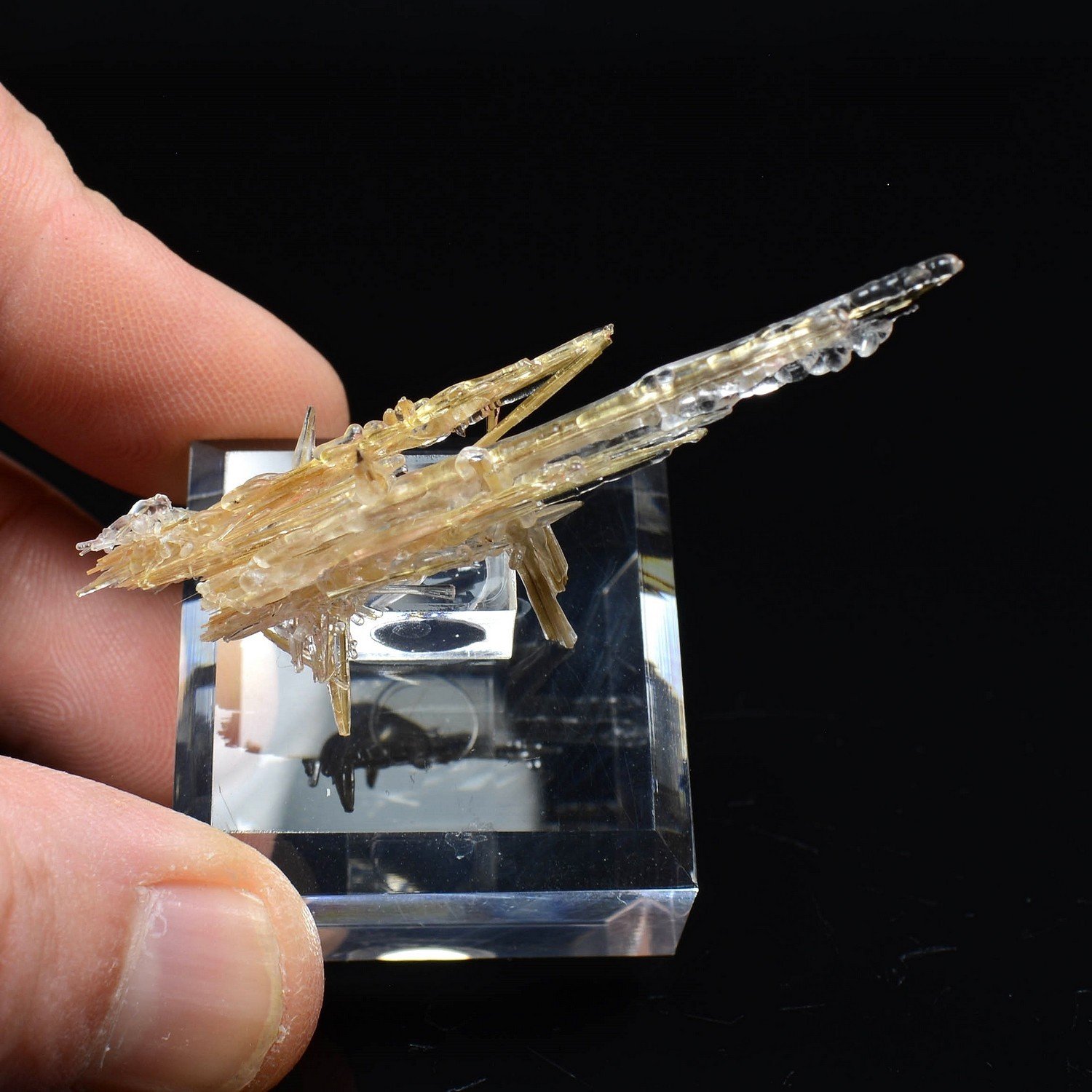 Hyalite opal on rutile - Novo Horizonte, Bahia, Brazil