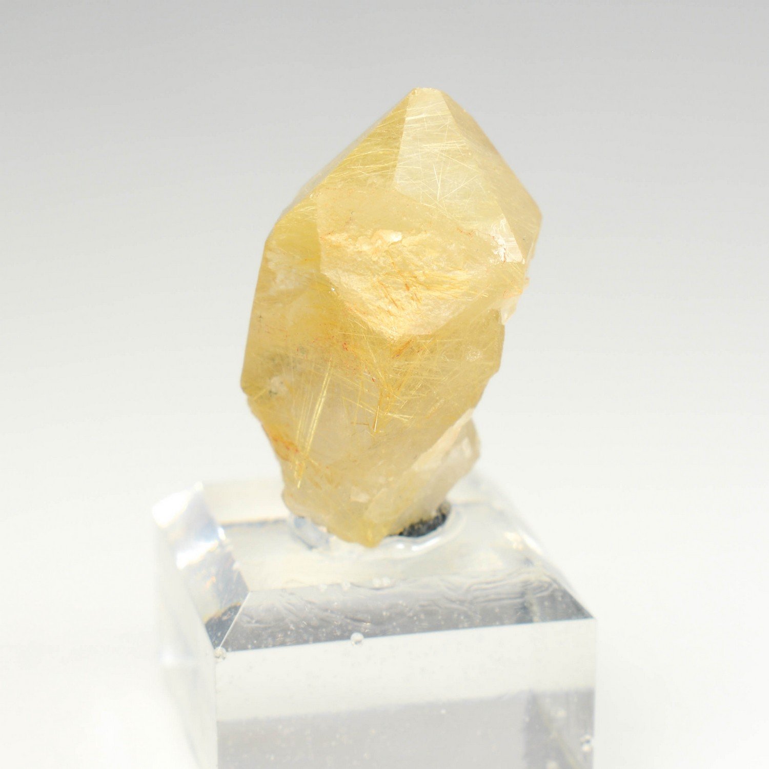 Quartz with rutile inclusions - Novo Horizonte, Bahia, Brazil