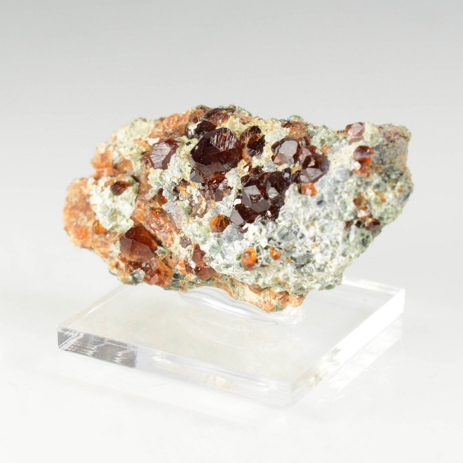 Grenat, clinochlore - Rodingites de Bellecombe, Vallée d'Aoste, Italie