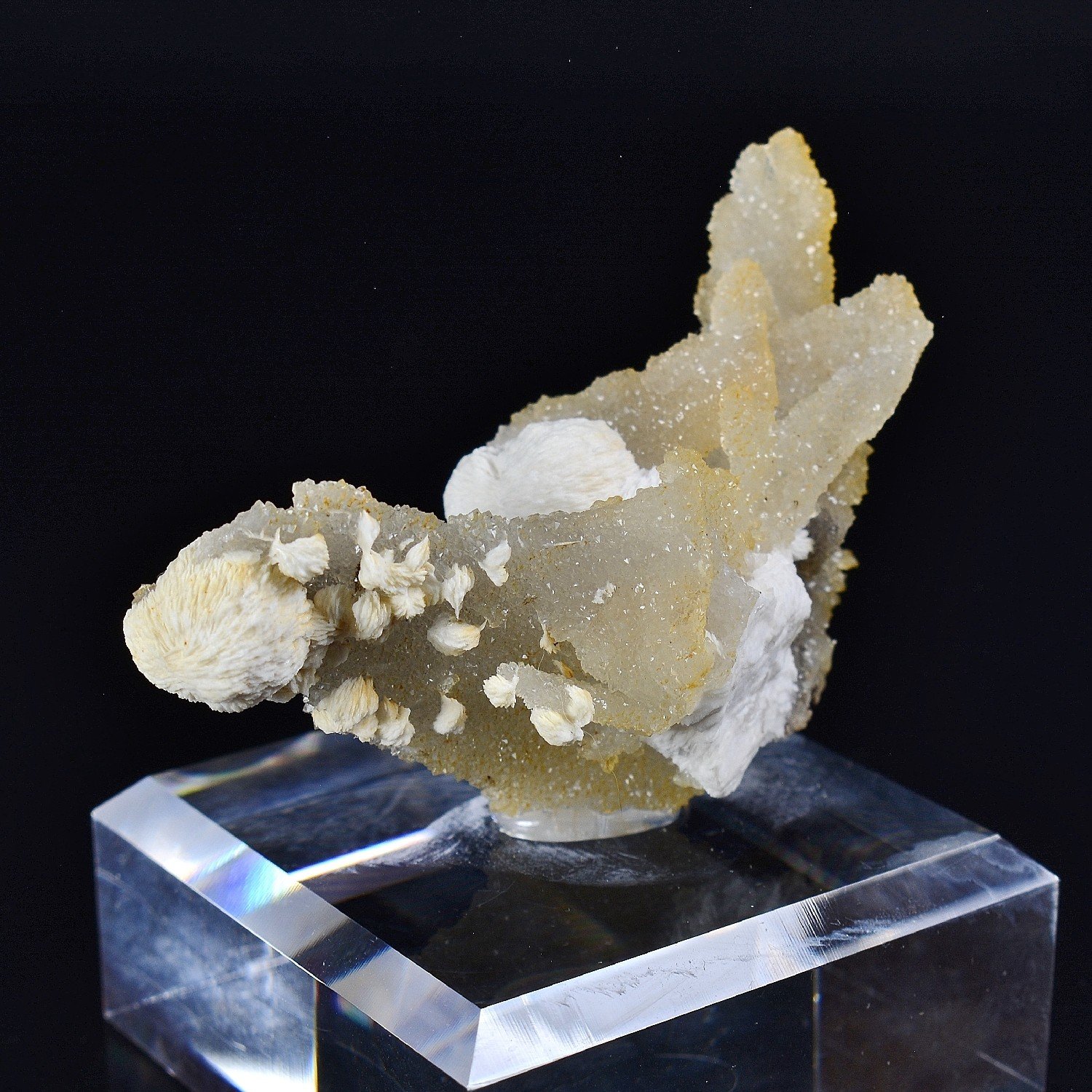 Barytine sur quartz - Cuzac, Lot, France Barytine sur quartz - Cuzac, Lot, France