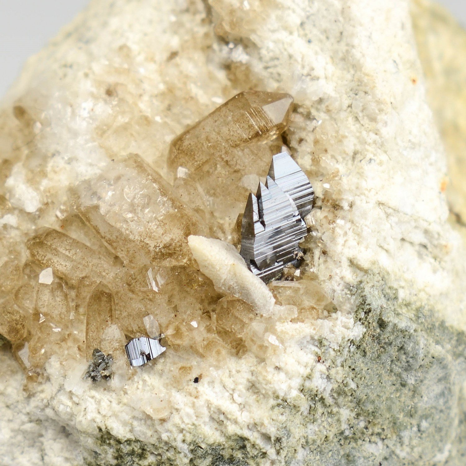 Anatase, quartz, calcite - Entre-Deux-Roches, Lauzière Massif, Savoie, France