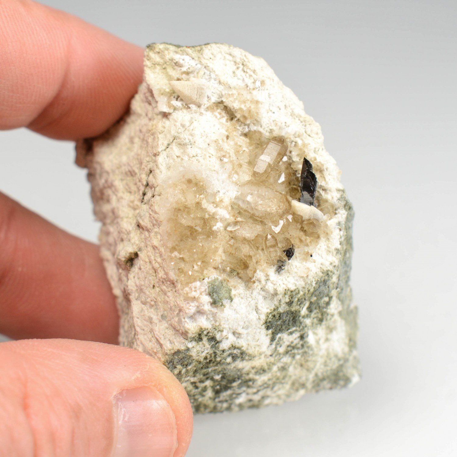 Anatase, quartz, calcite - Entre-Deux-Roches, Massif de la Lauzière, Savoie, France
