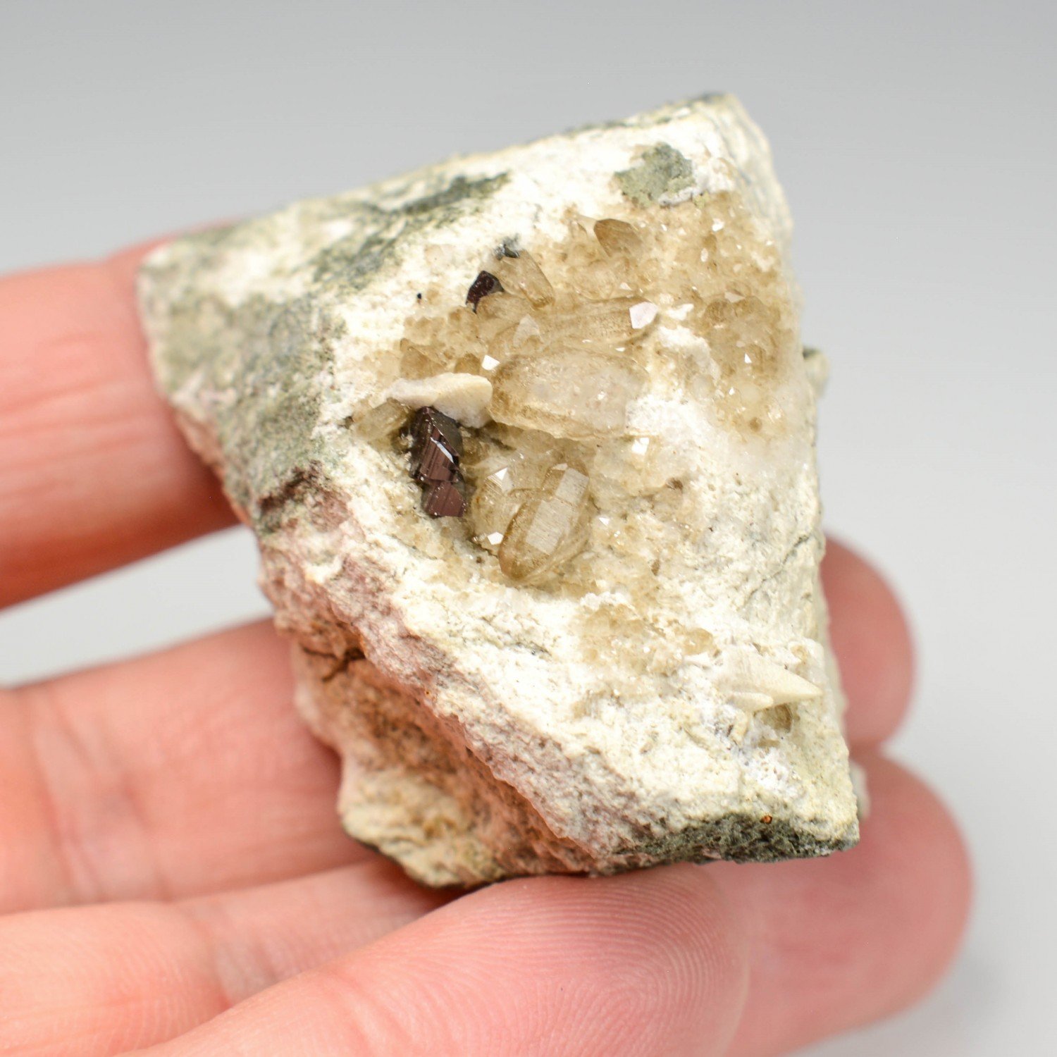 Anatase, quartz, calcite - Entre-Deux-Roches, Massif de la Lauzière, Savoie, France