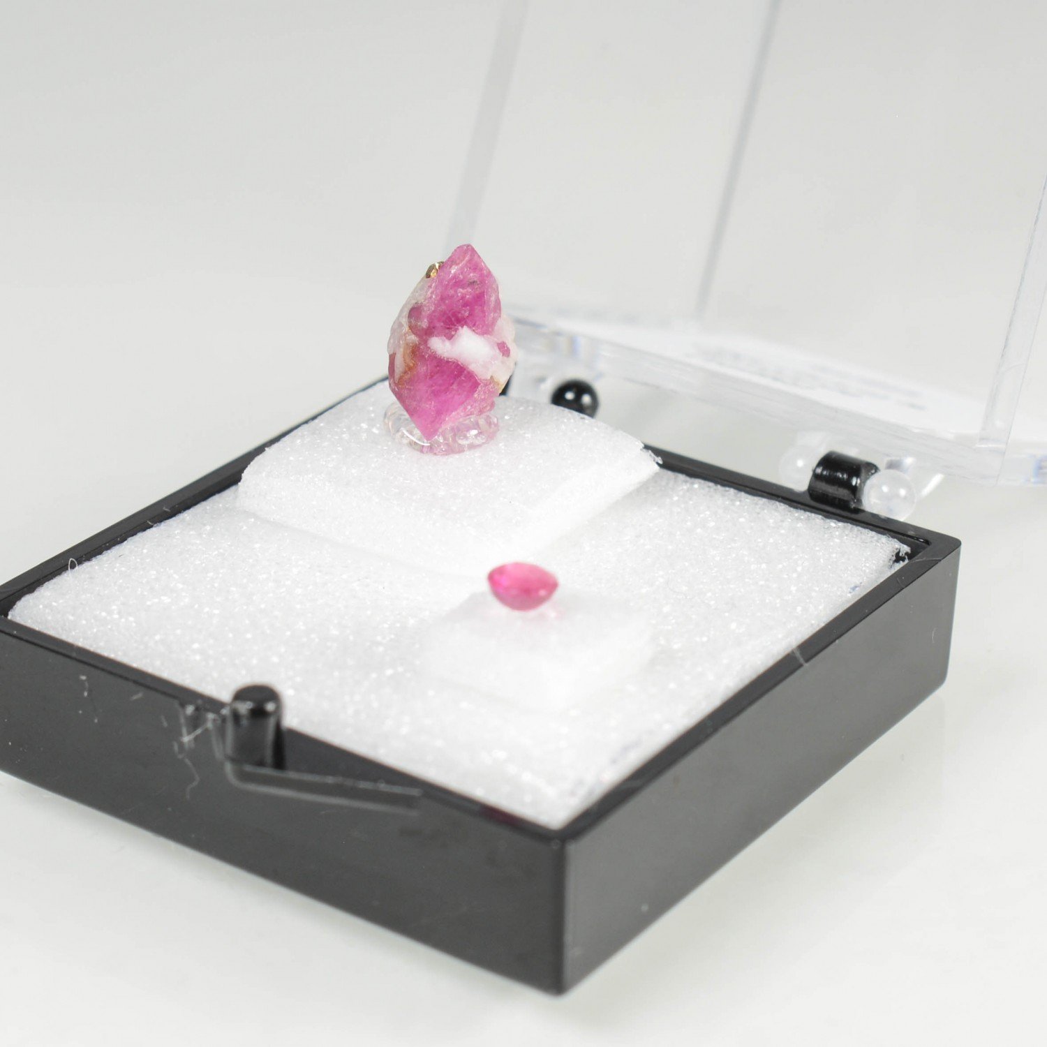 RUBY - cut stone and rough stone