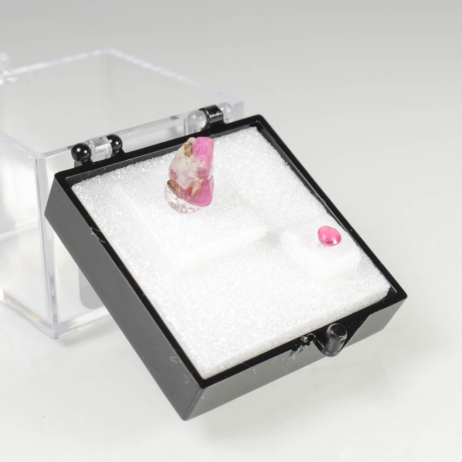 RUBY - cut stone and rough stone