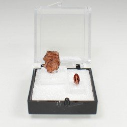 GARNET - cut stone and rough stone
