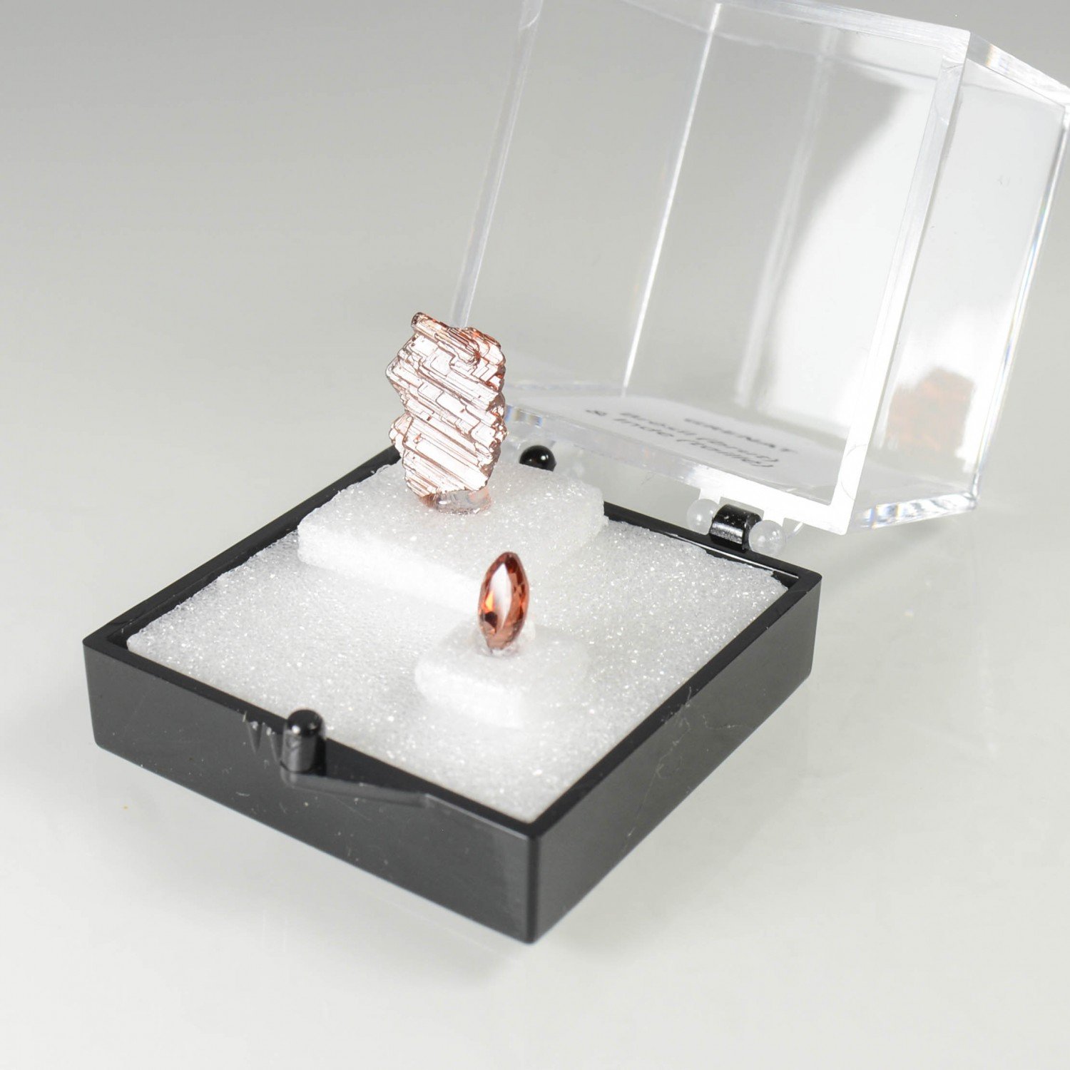 GARNET - cut stone and rough stone