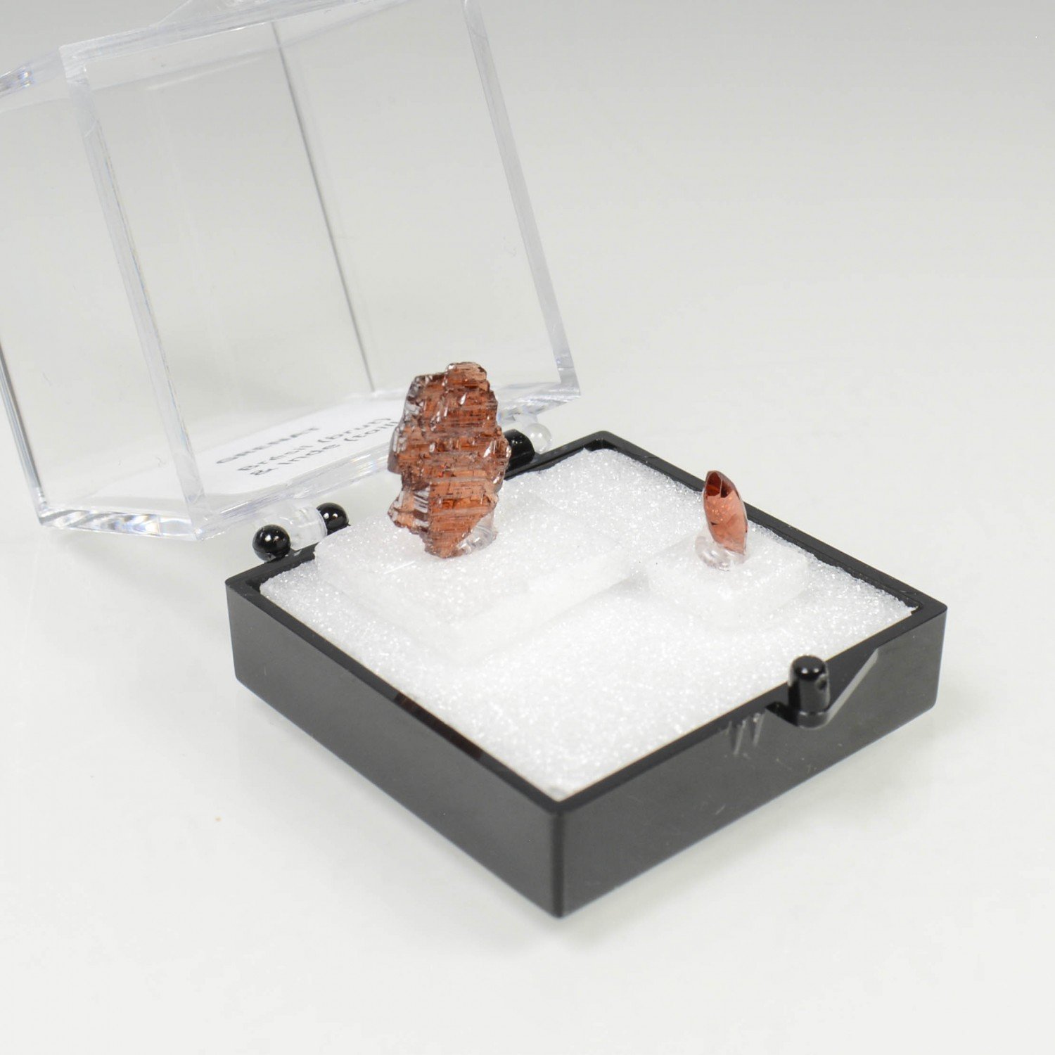 GARNET - cut stone and rough stone