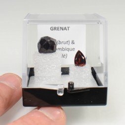 GARNET - cut stone and crystallized stone