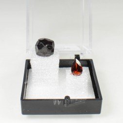 GARNET - cut stone and crystallized stone