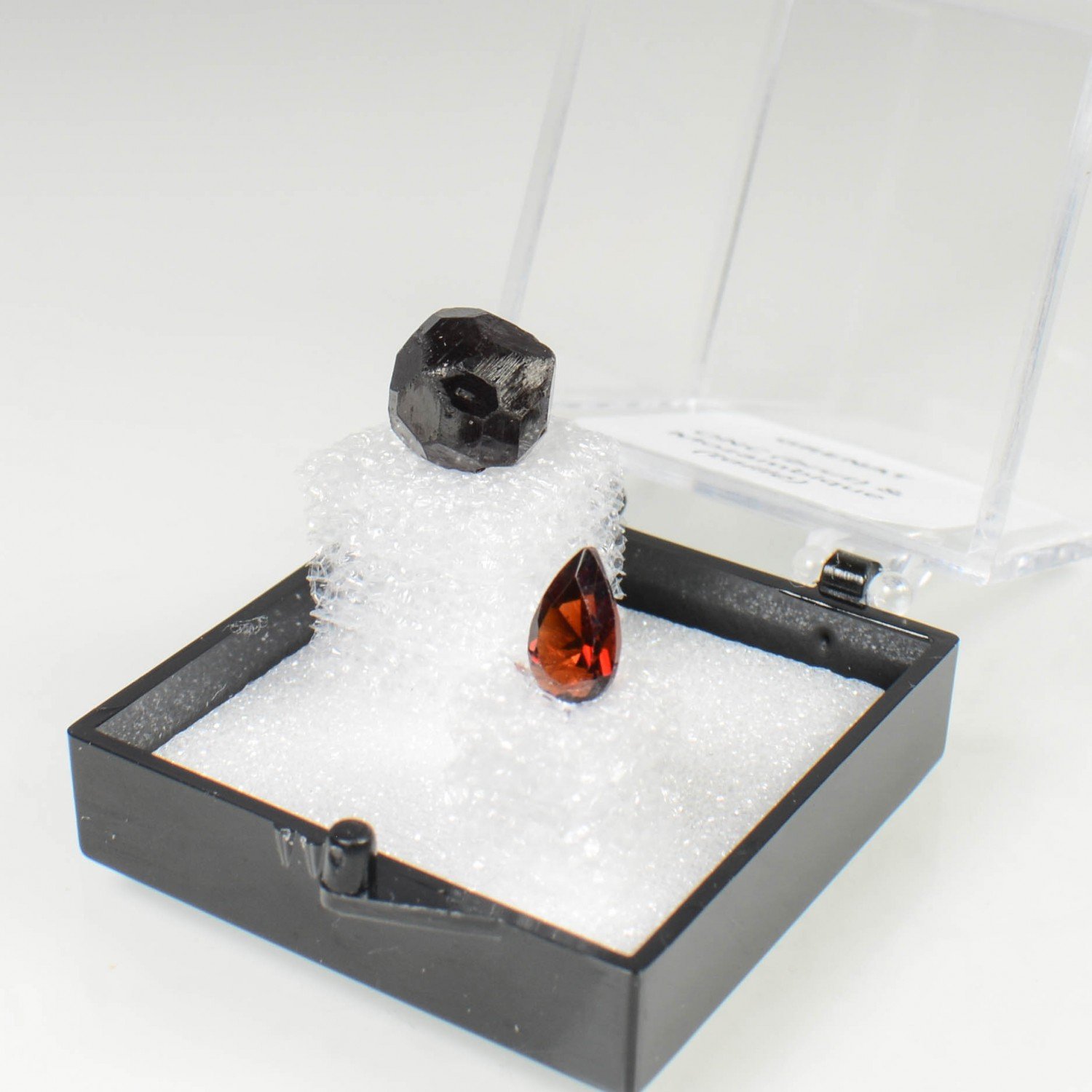 GARNET - cut stone and crystallized stone