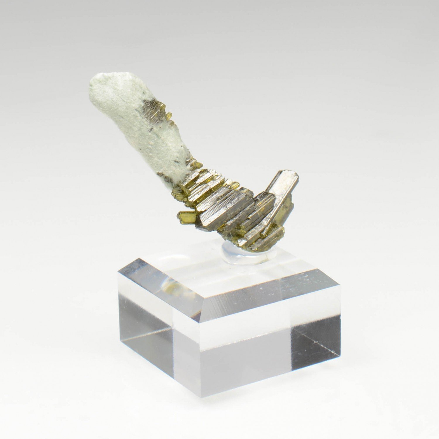 Epidote - Alchuri, Pakistan Epidote - Alchuri, Pakistan