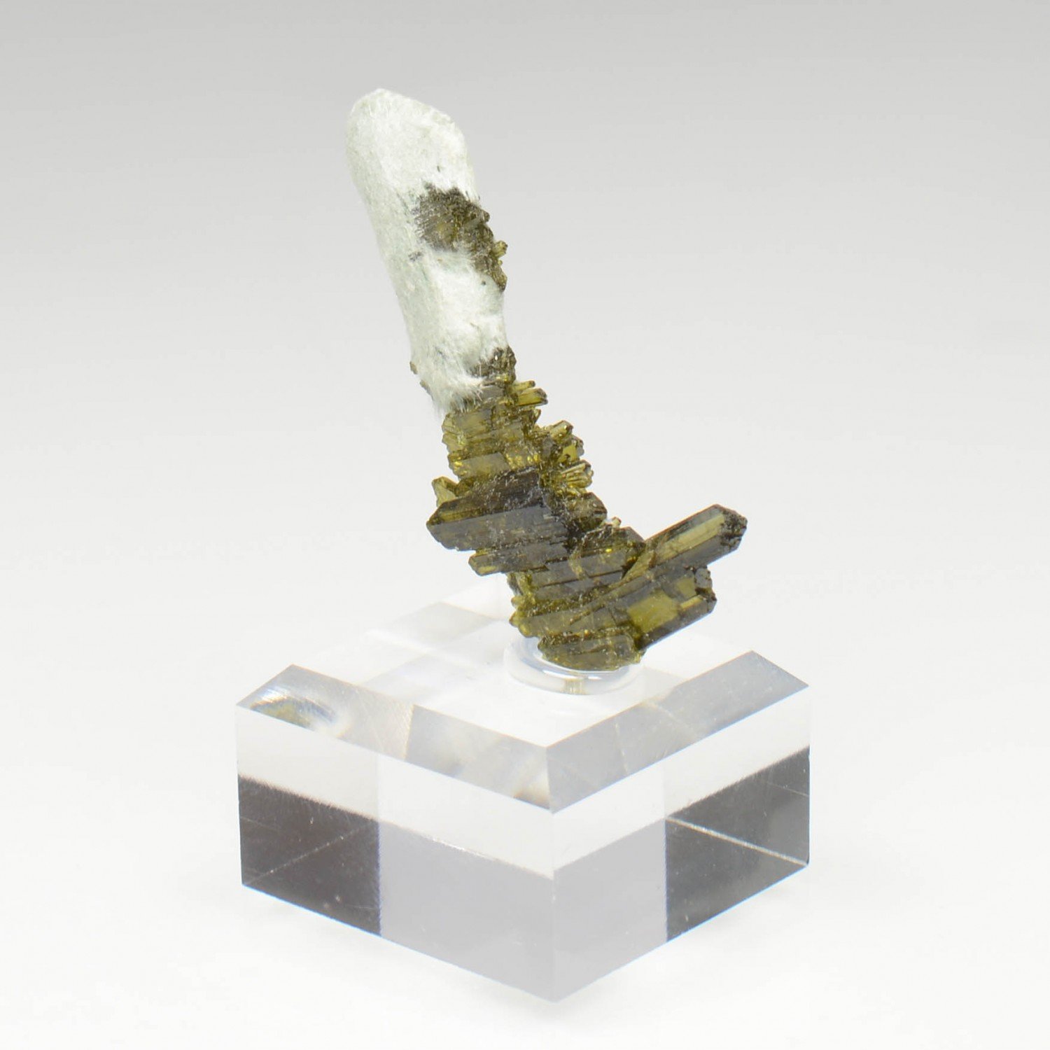 Epidote - Alchuri, Pakistan Epidote - Alchuri, Pakistan