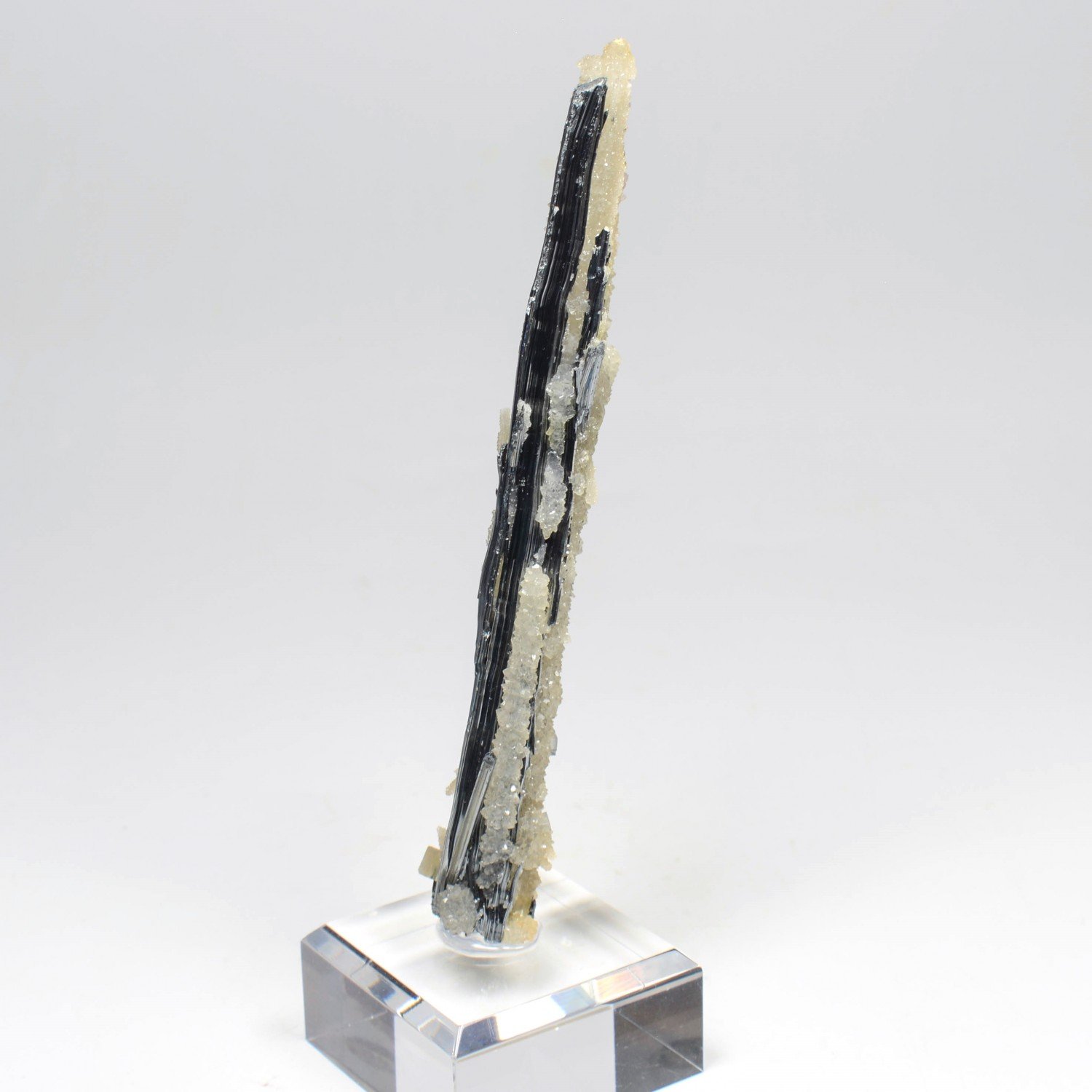 Fluorine et quartz sur stibine - Province de Jiangxi, Chine