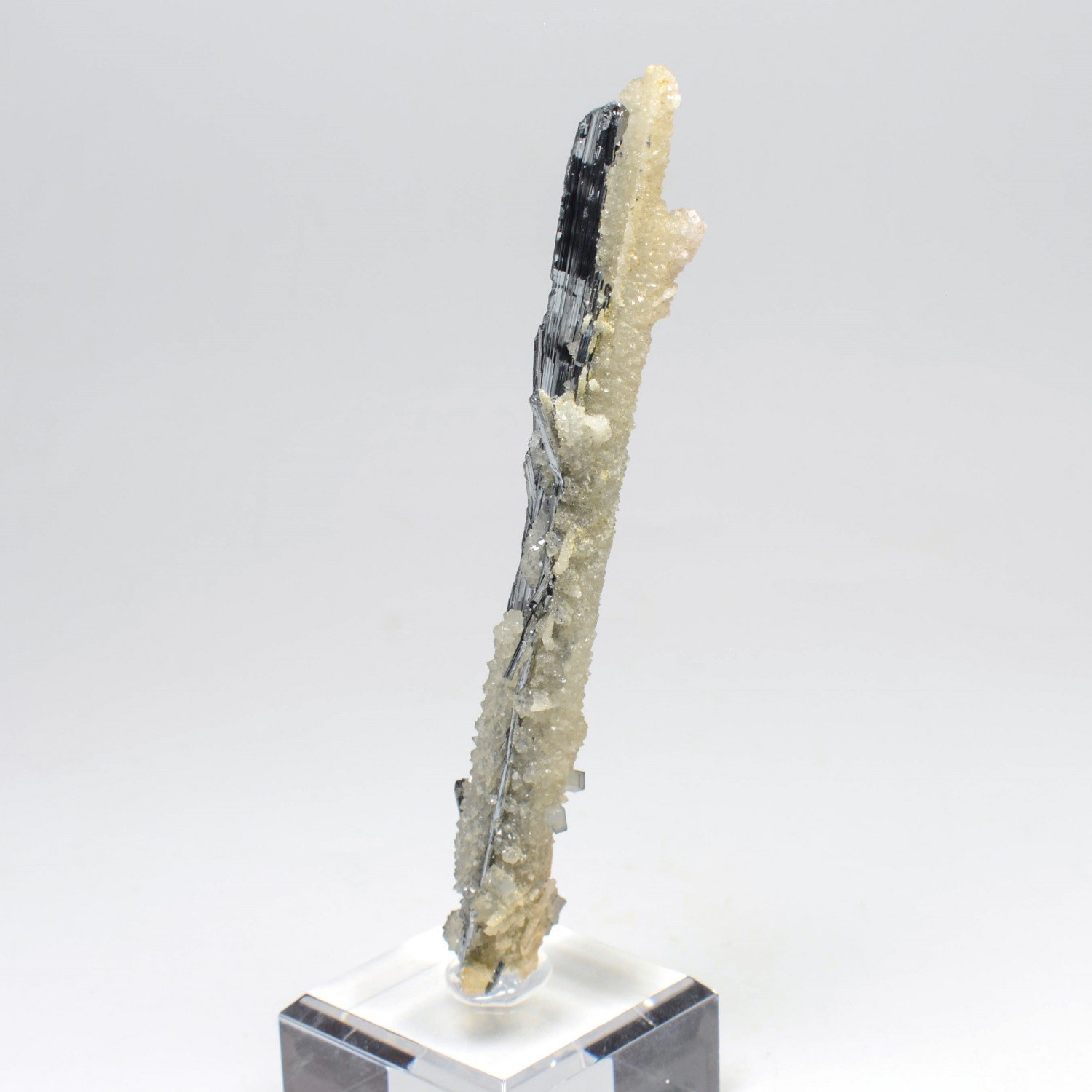 Fluorite and quartz on stibnite - Jiangxi Province, China Fluorite and quartz on stibnite - Jiangxi Province, China