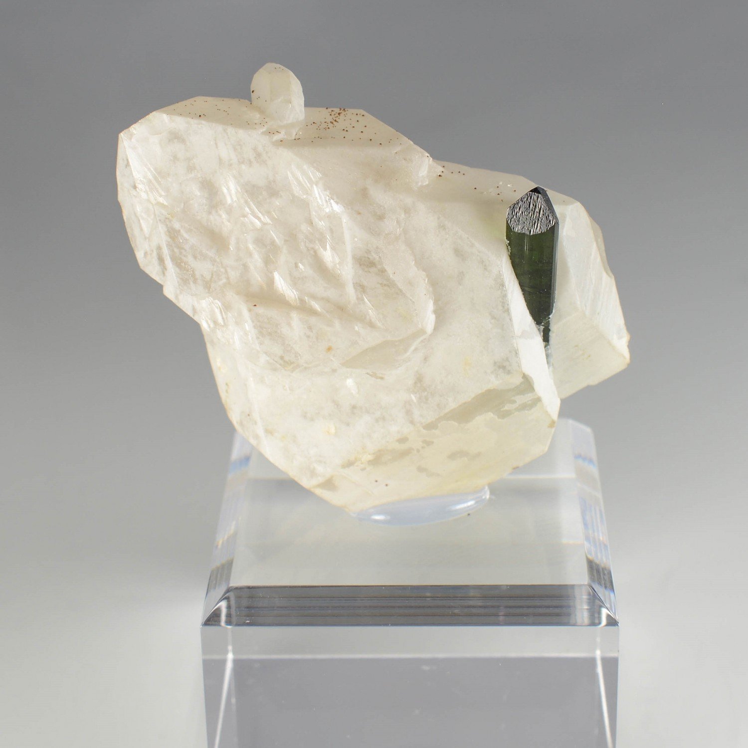 Quartz and tourmaline - Minas Gerais, Brazil Quartz and tourmaline - Minas Gerais, Brazil