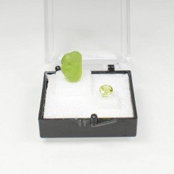 PERIDOT Duo - cut stone and crystallised stone