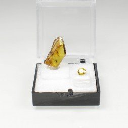 SPHENE Duo - cut stone and crystallised stone