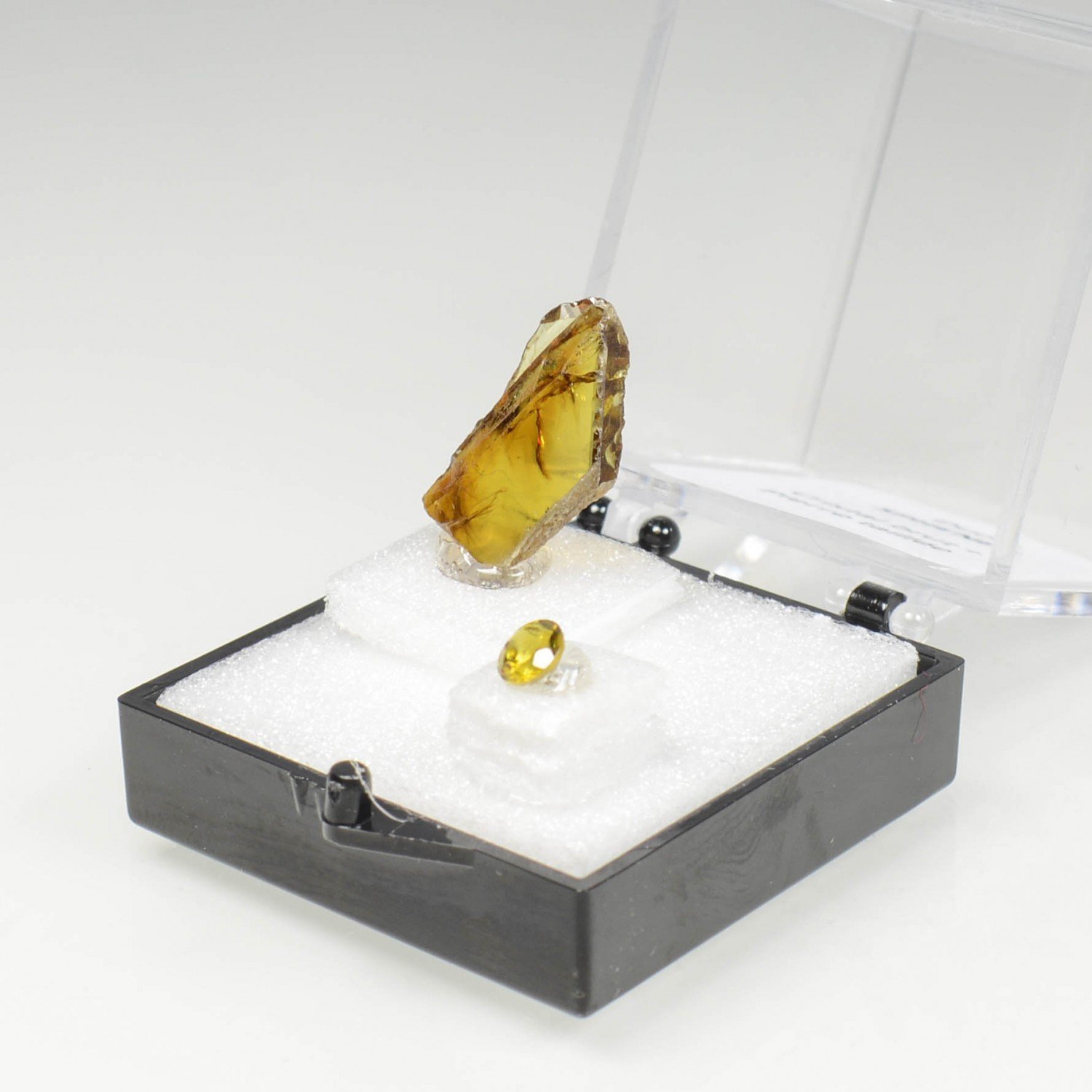 SPHENE Duo - cut stone and crystallised stone