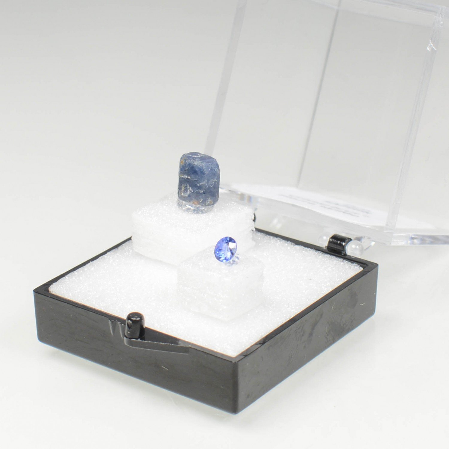 SAPHIR Duo - cut stone and crystallised stone