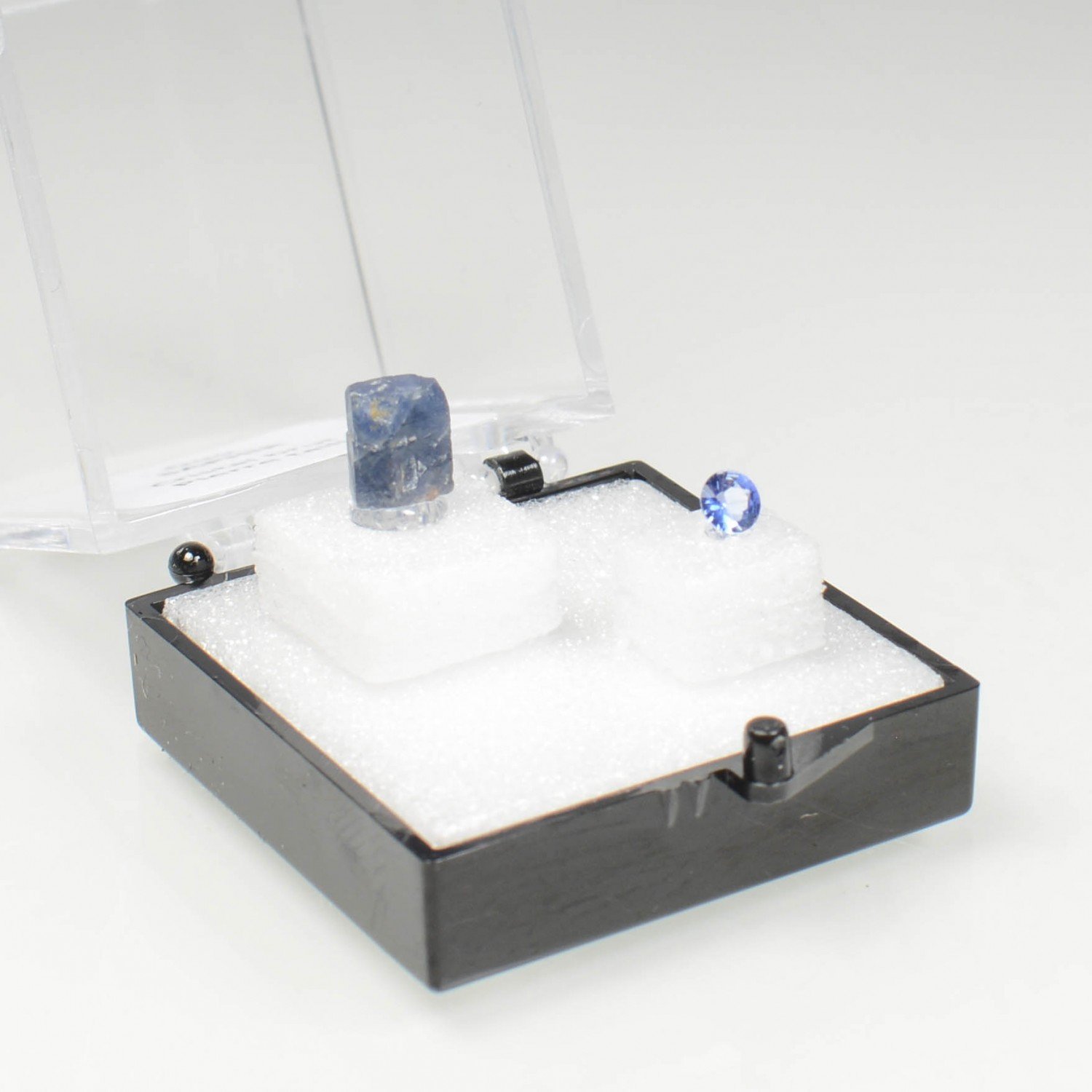 SAPHIR Duo - cut stone and crystallised stone